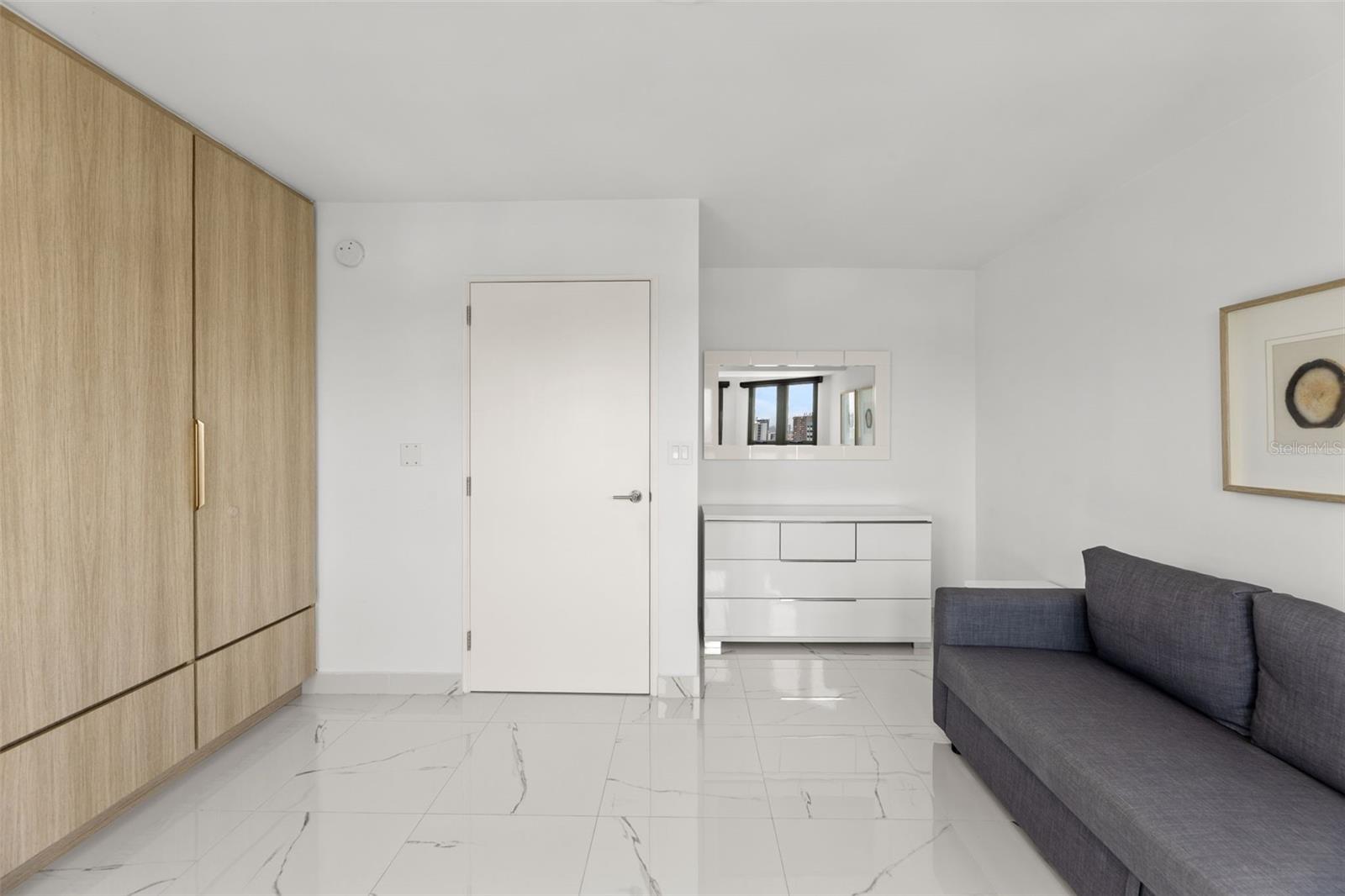 103 AVENIDA DE DIEGO #1906 South