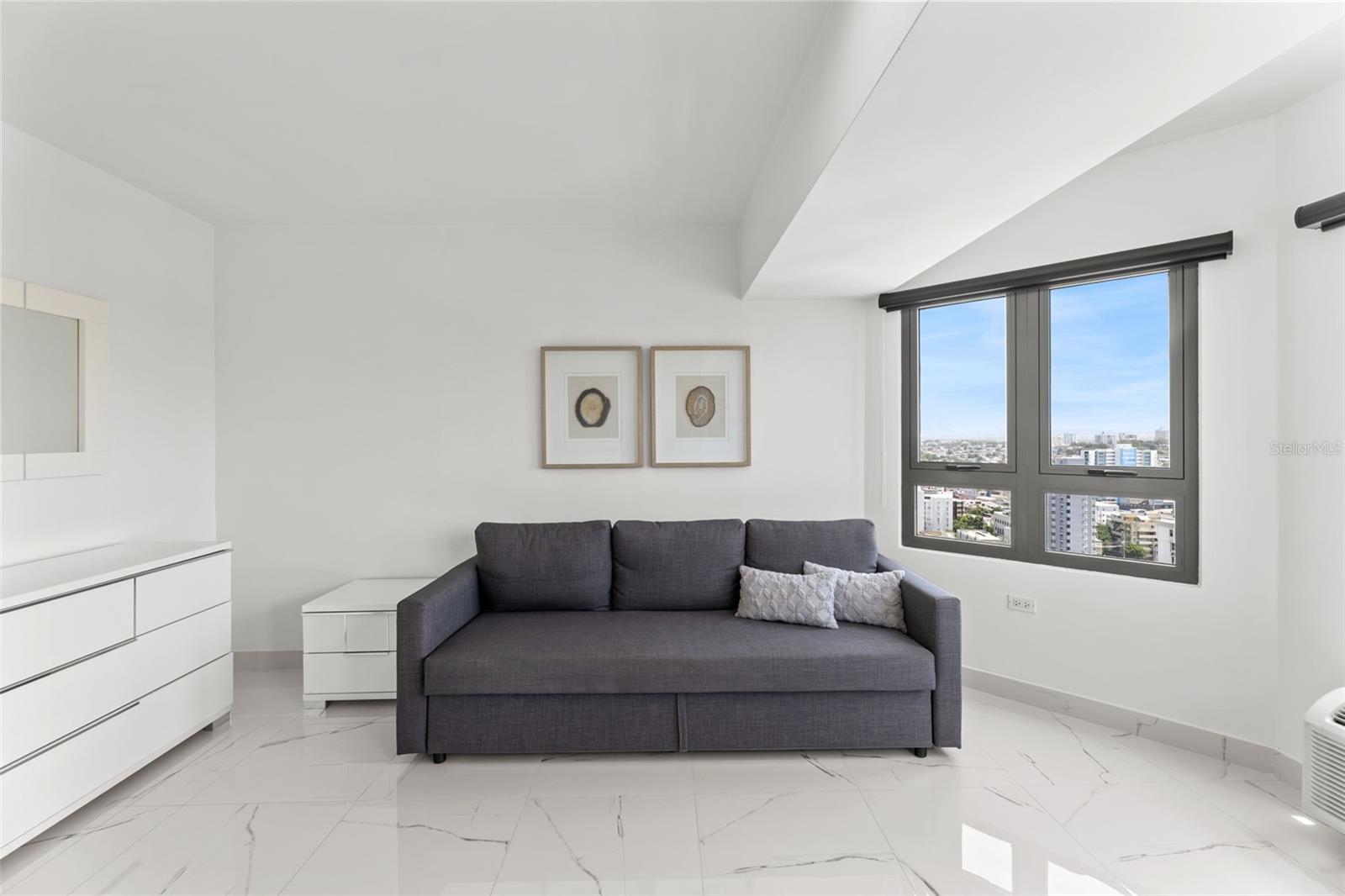 103 AVENIDA DE DIEGO #1906 South