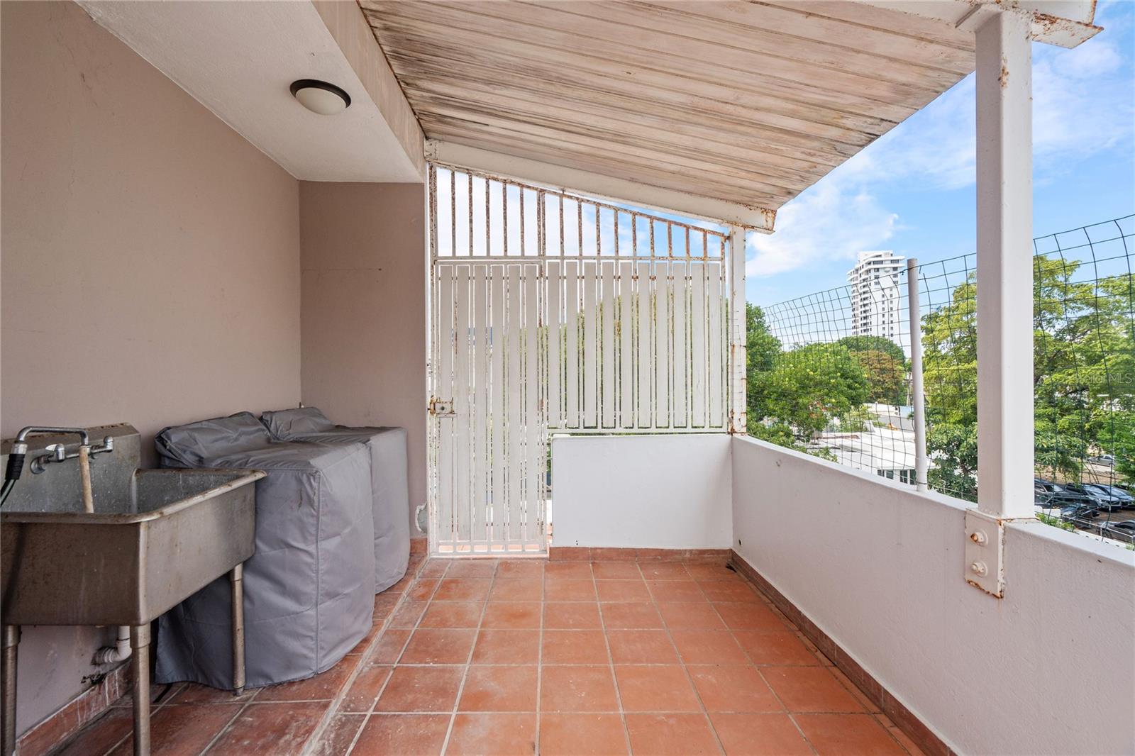 1223 WILSON AVE. #401