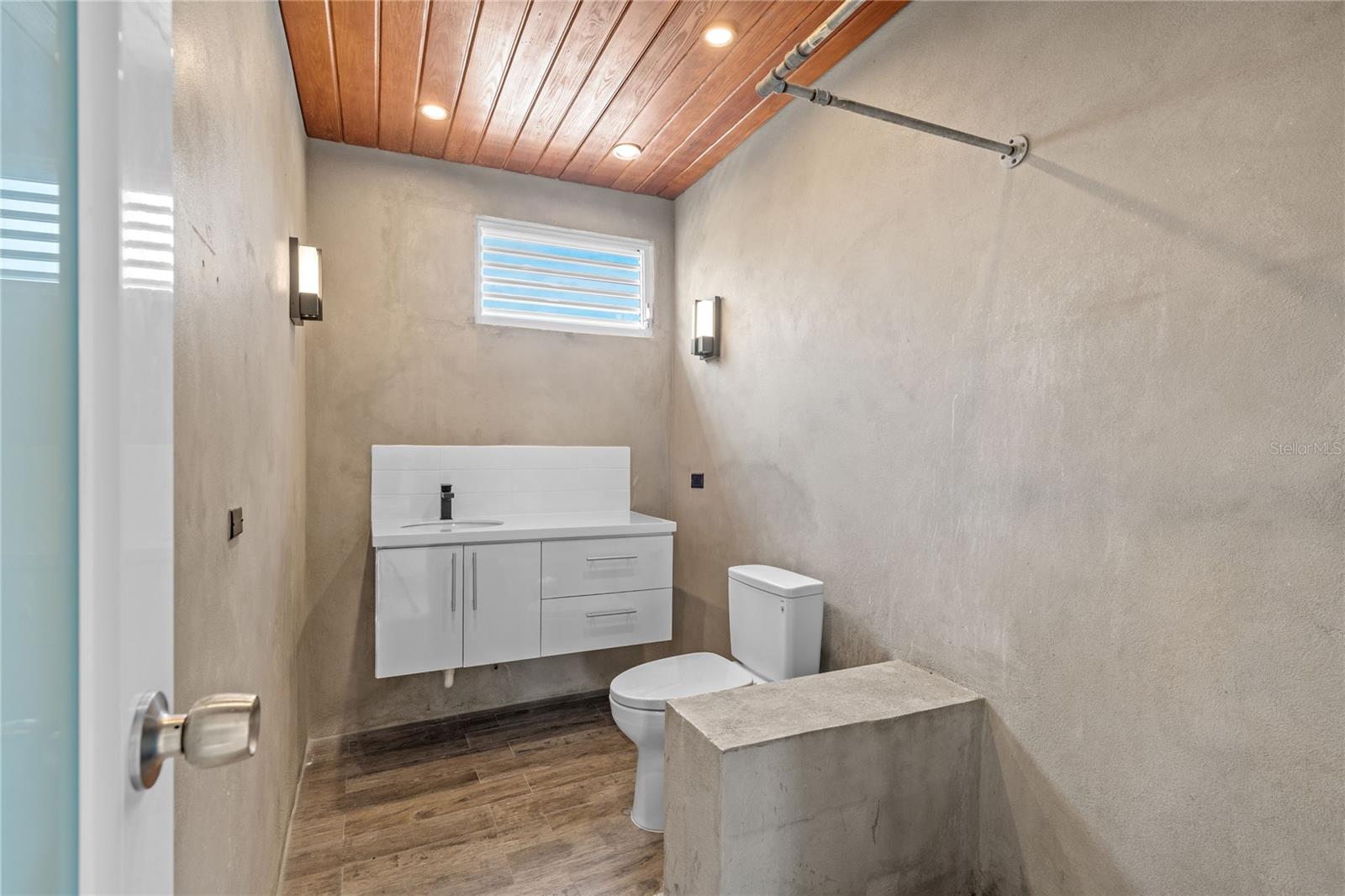 1223 WILSON AVE. #401