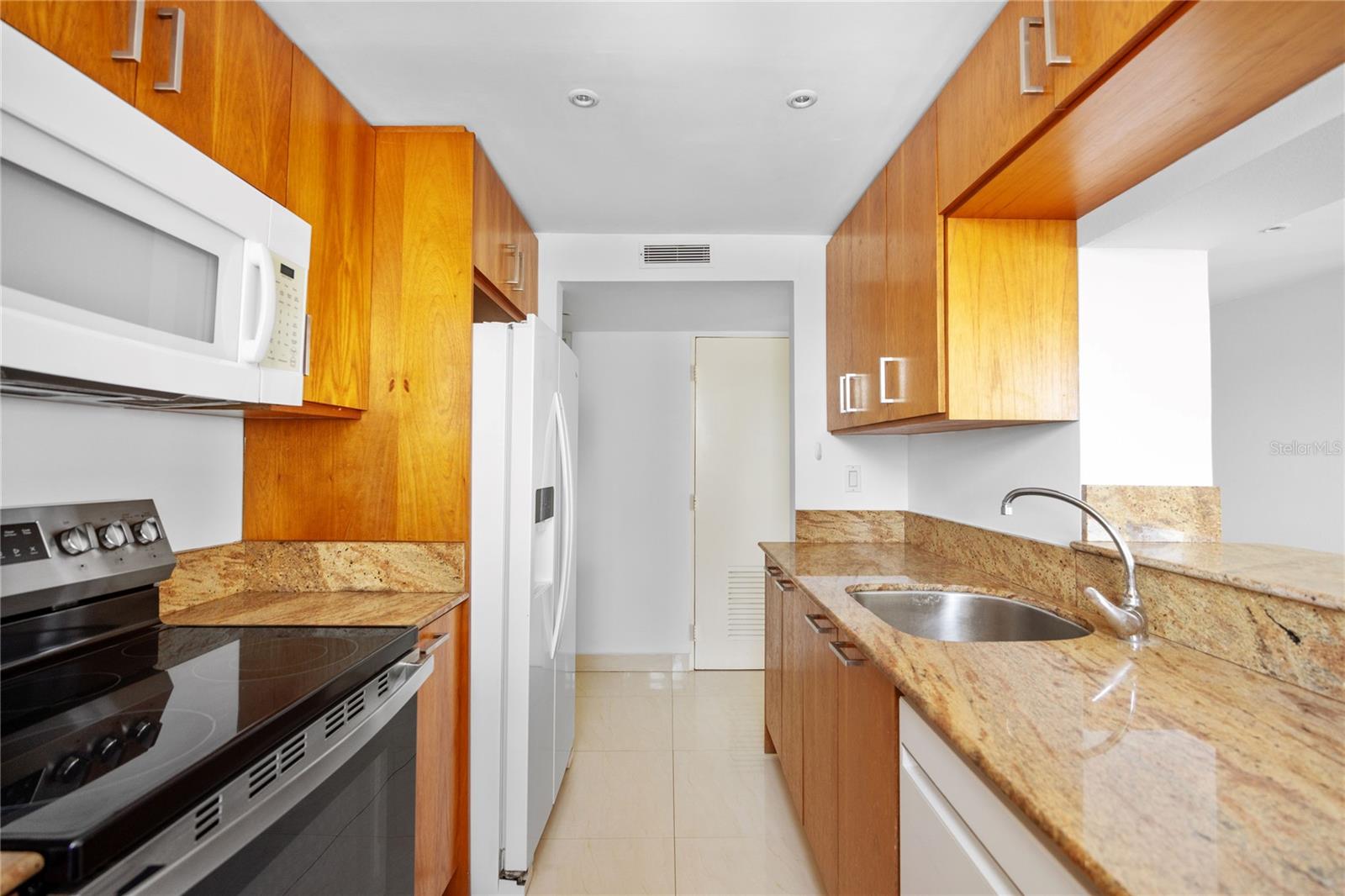 1477 ASHFORD #706