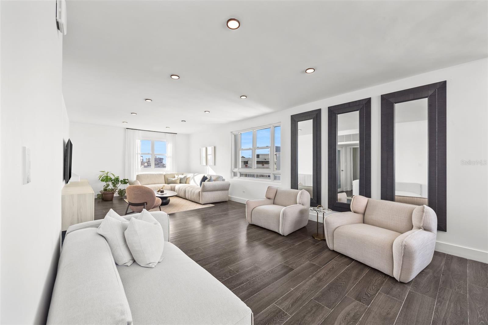 20 CALLE CARRION COURT #PH 1701