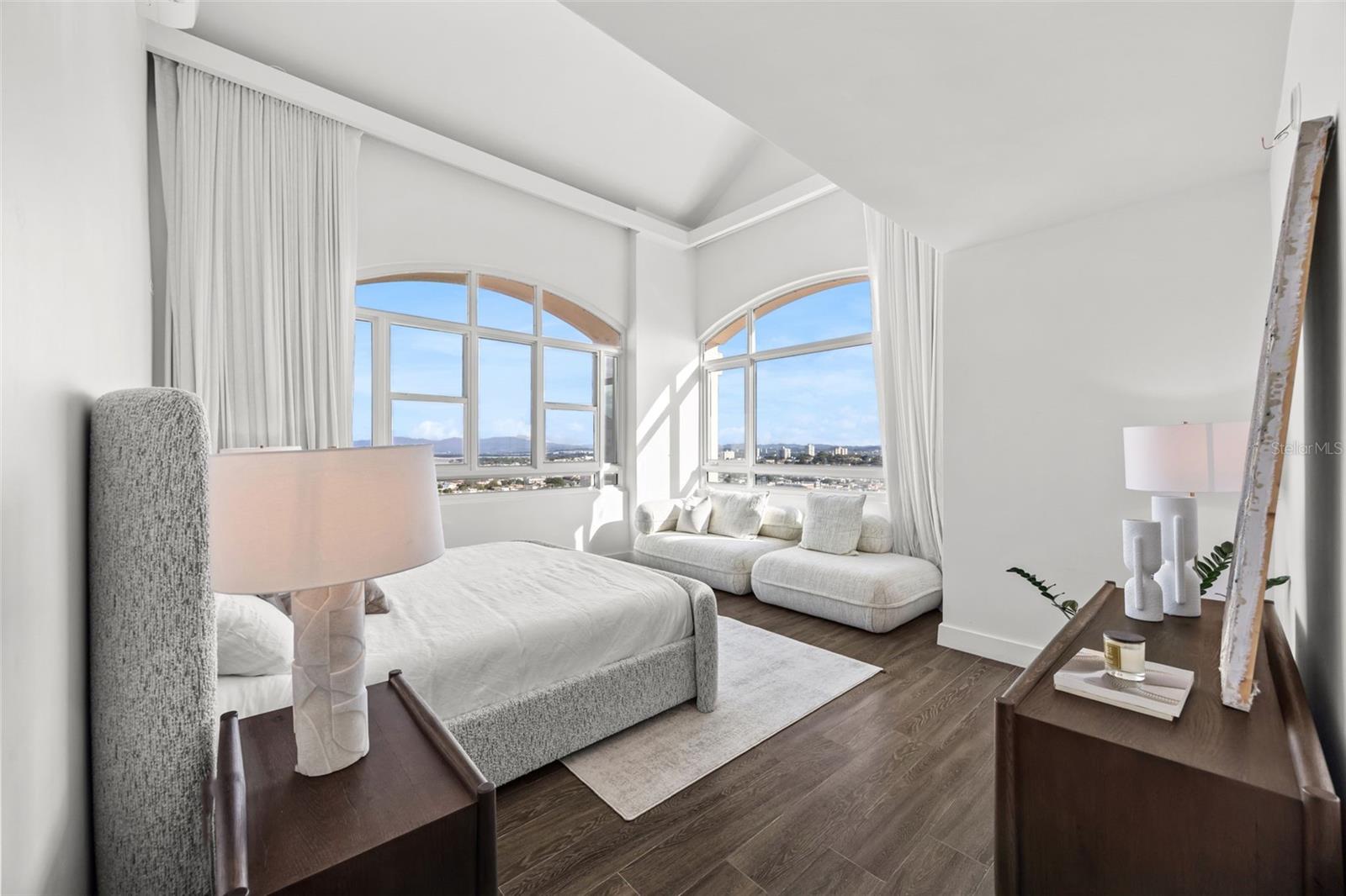 20 CALLE CARRION COURT #PH 1701