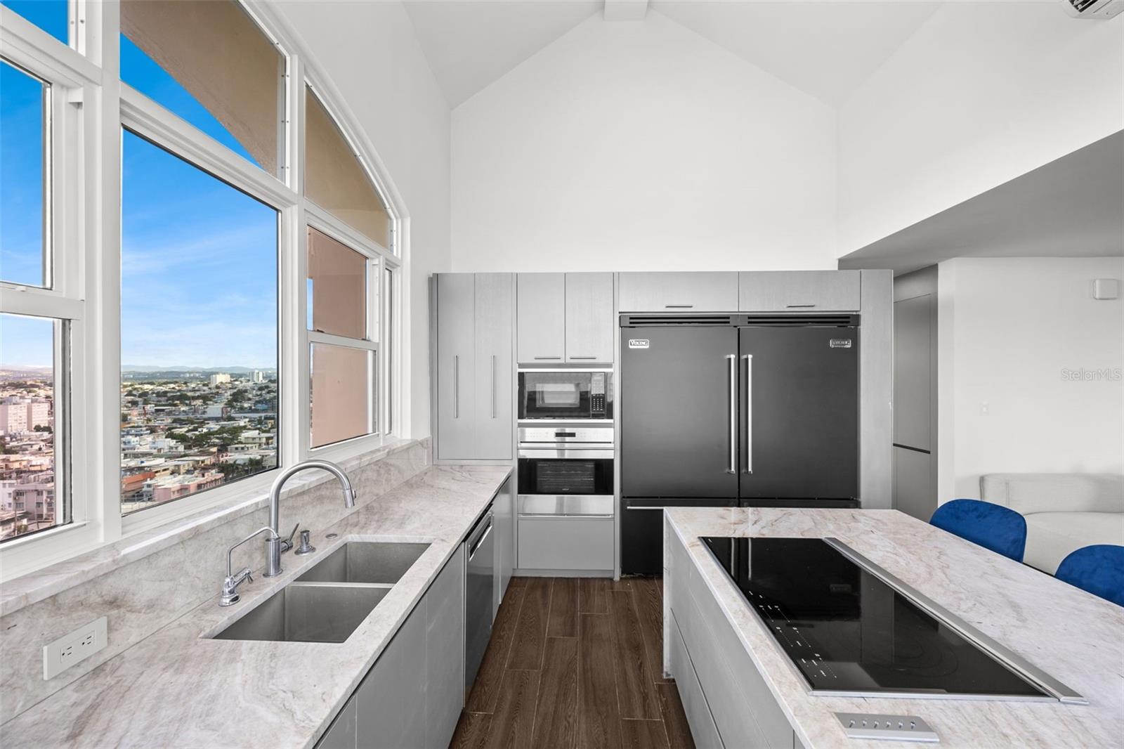 20 CALLE CARRION COURT #PH 1701