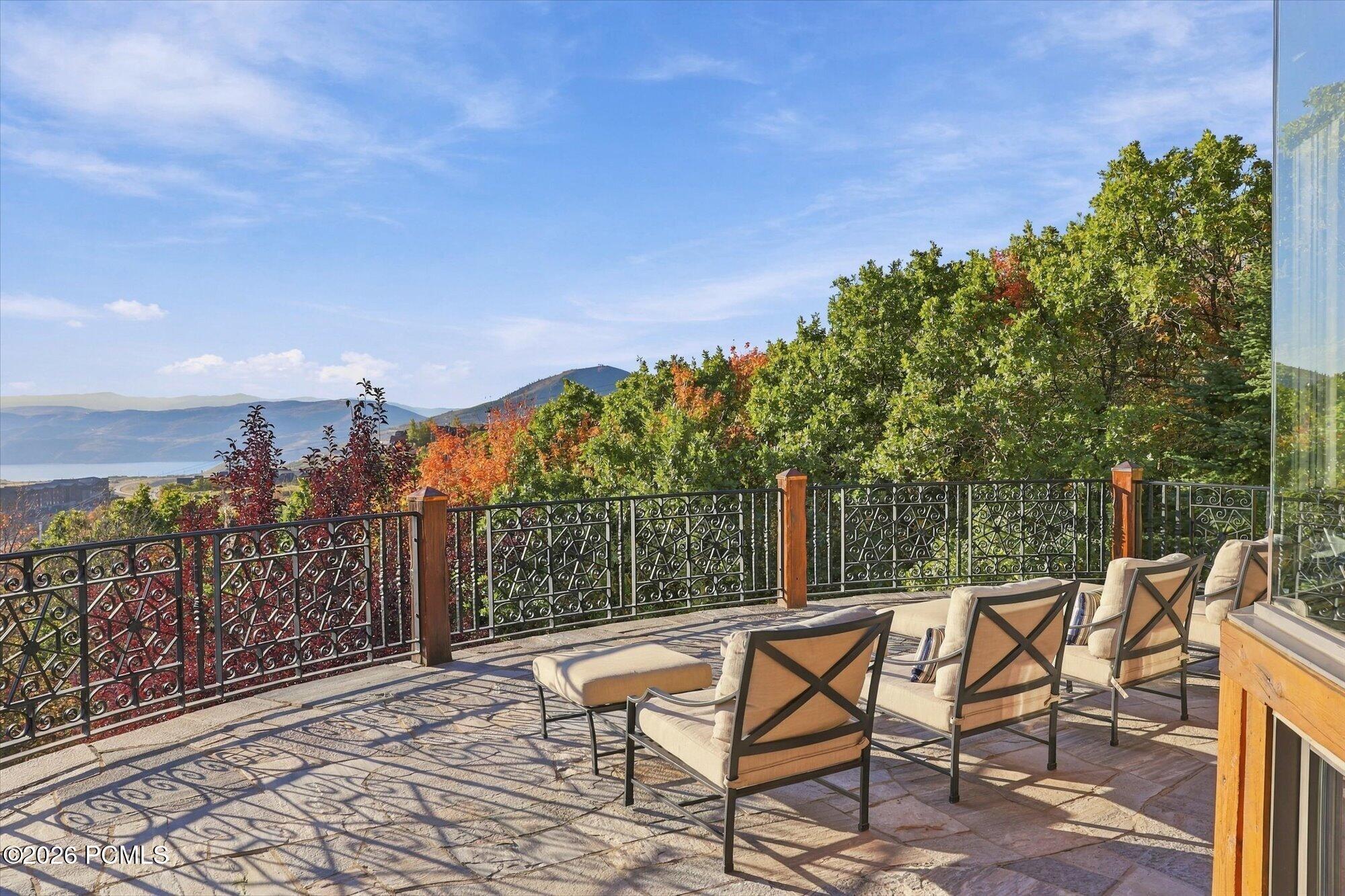 2682 W Deer Hollow Road