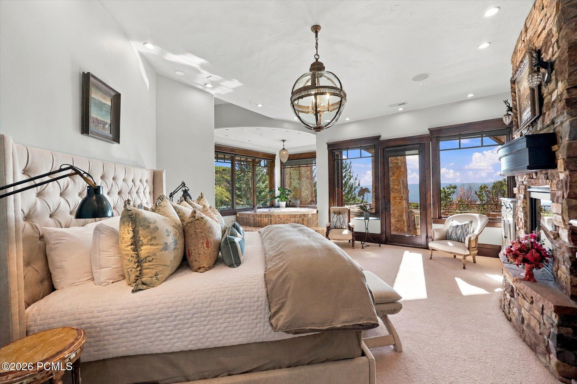 2682 W Deer Hollow Road