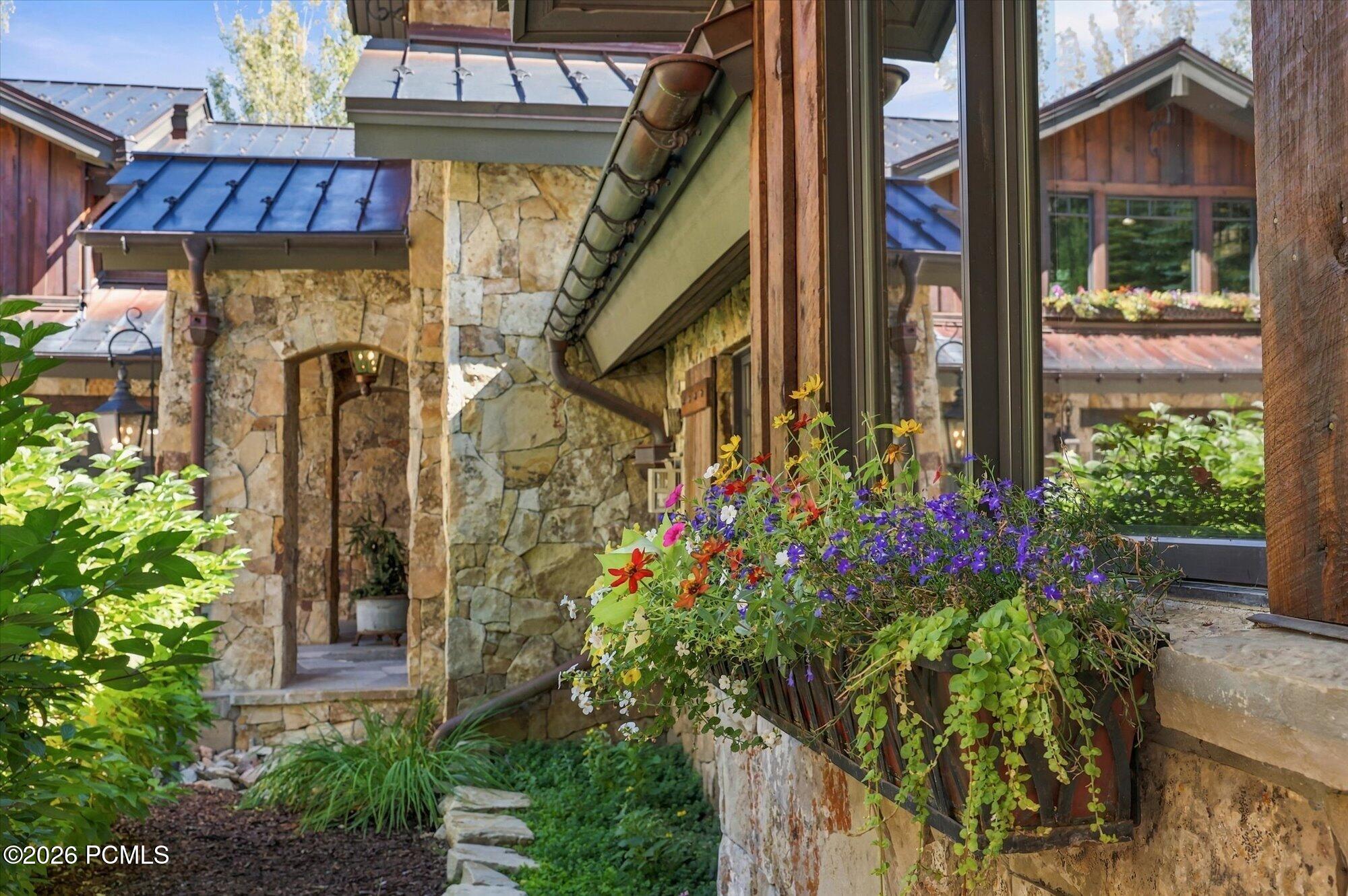 2682 W Deer Hollow Road