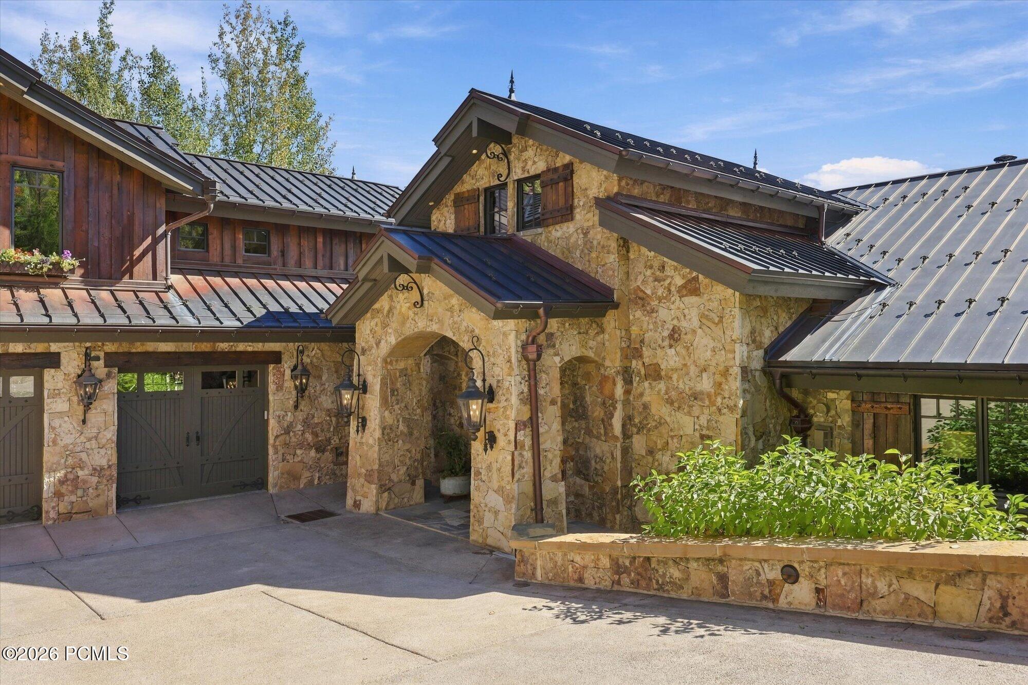 2682 W Deer Hollow Road