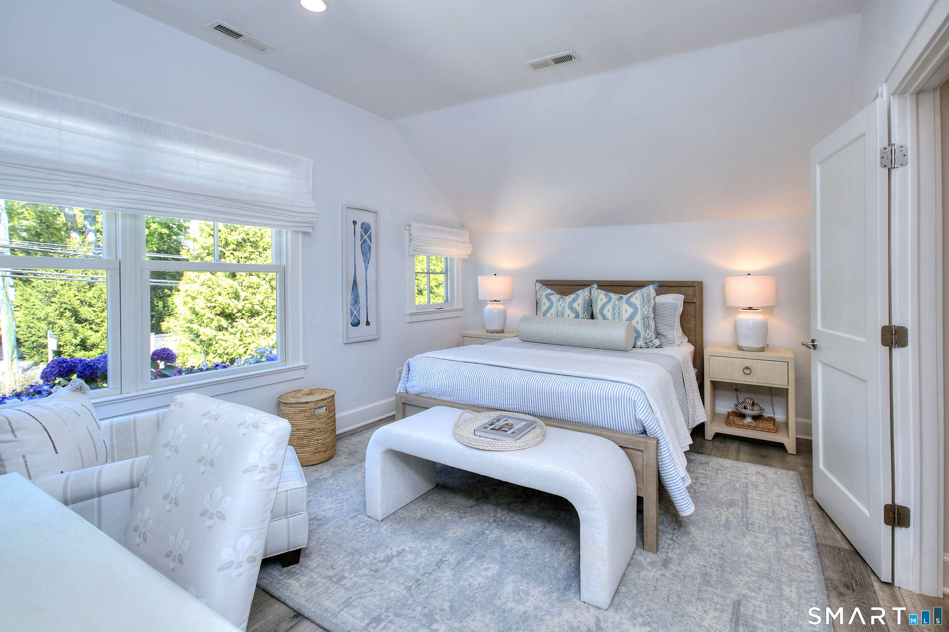 312 Compo Road South