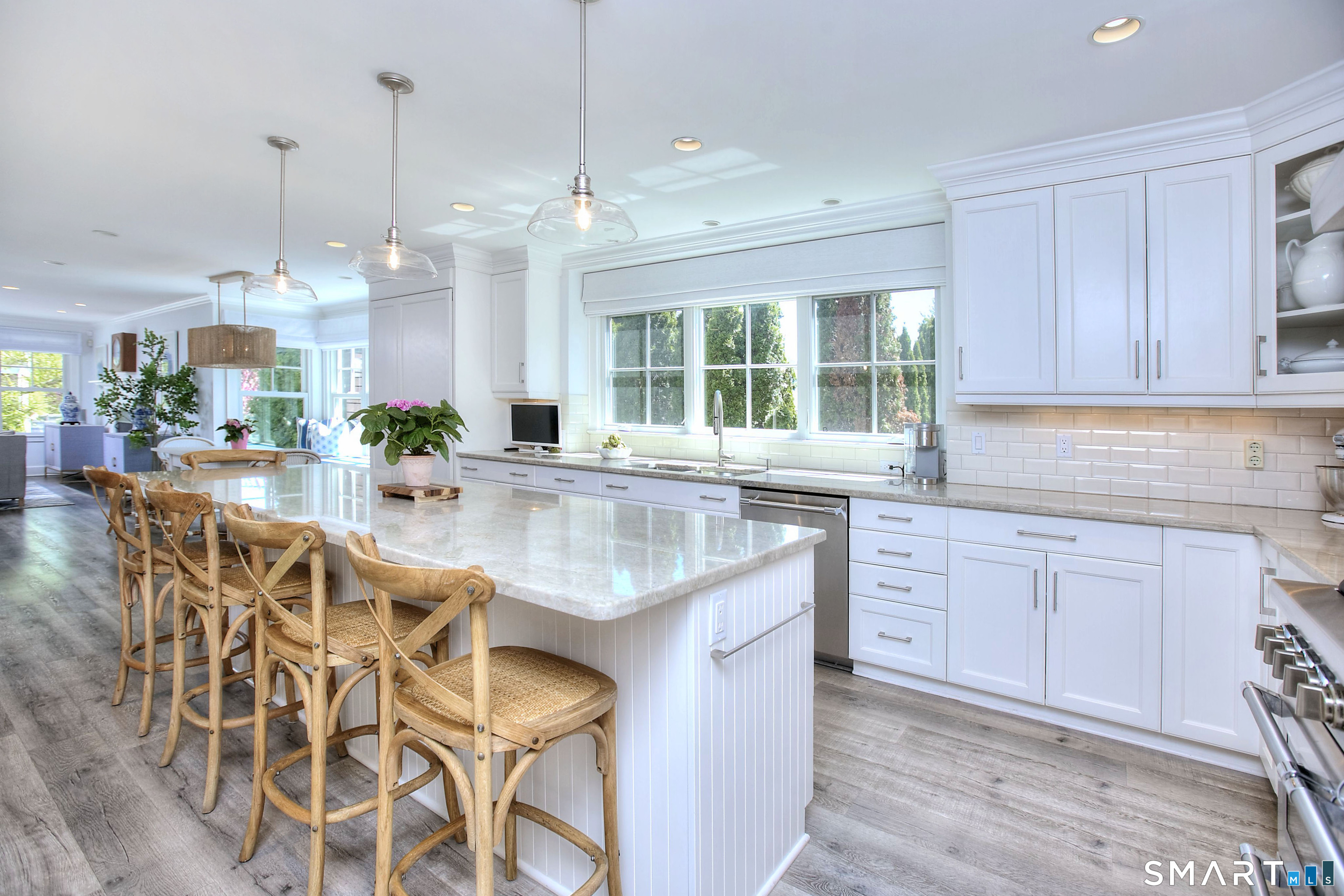 312 Compo Road South