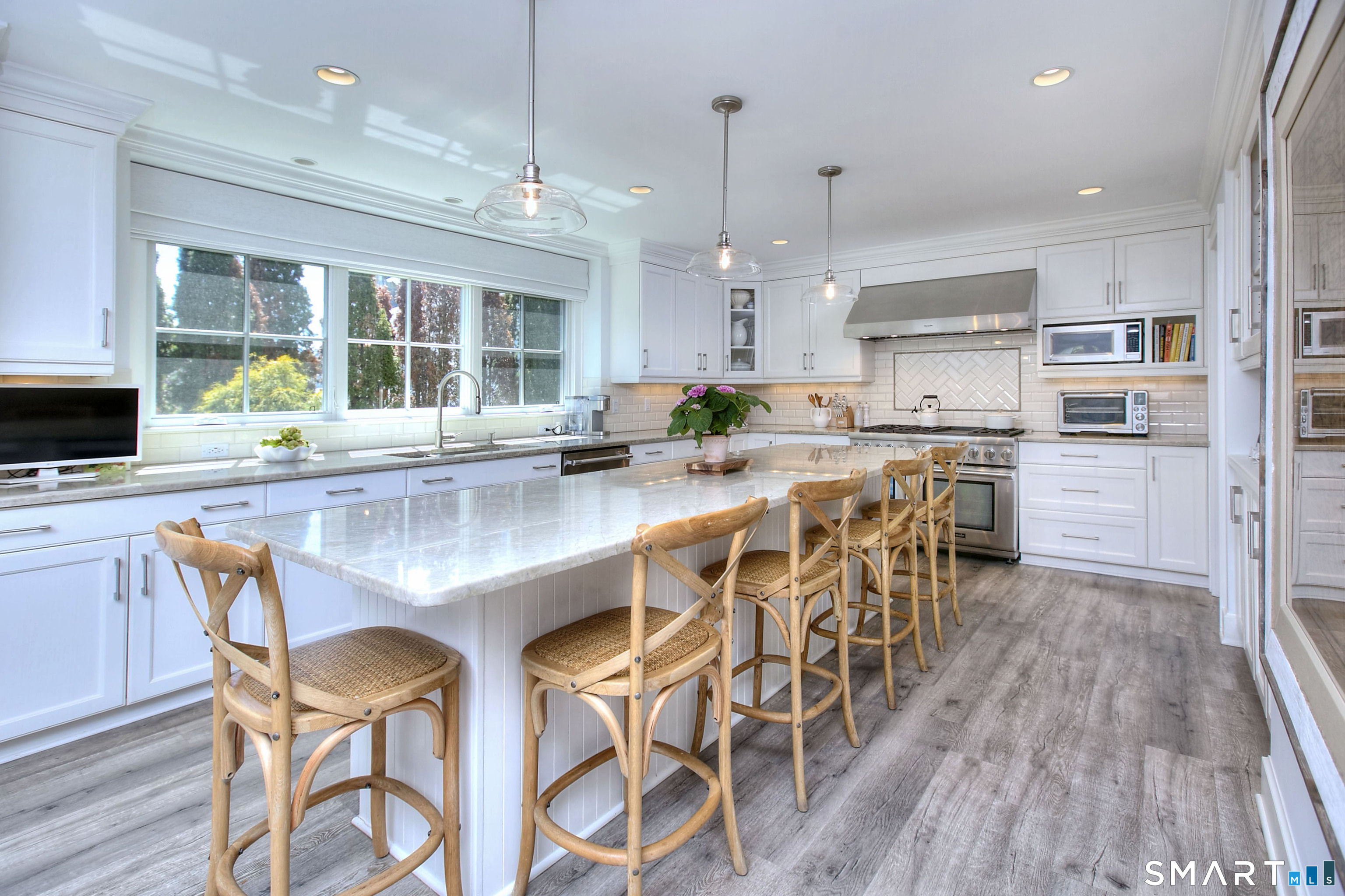 312 Compo Road South