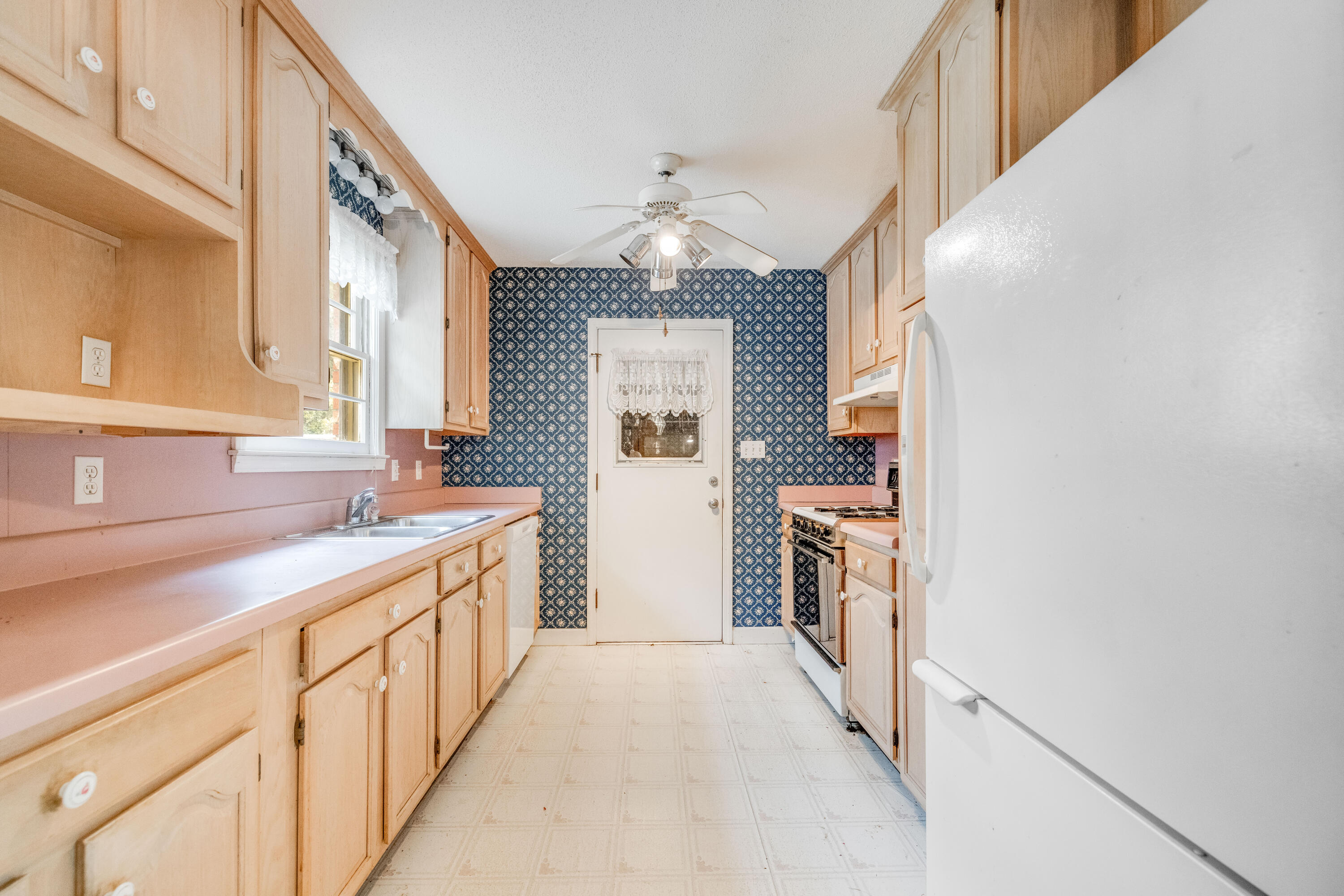 648 Schooner Road