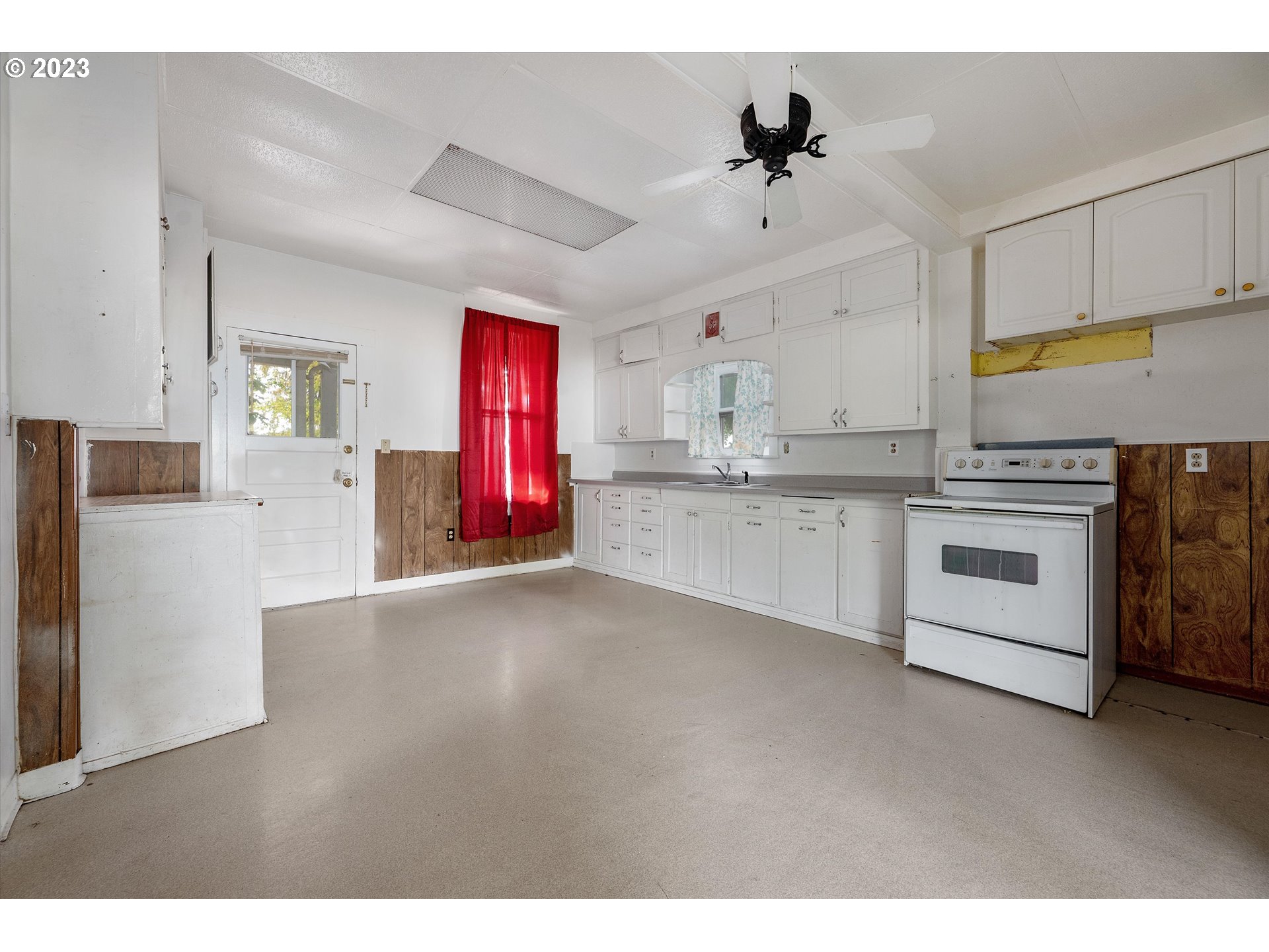 221 N 3RD ST