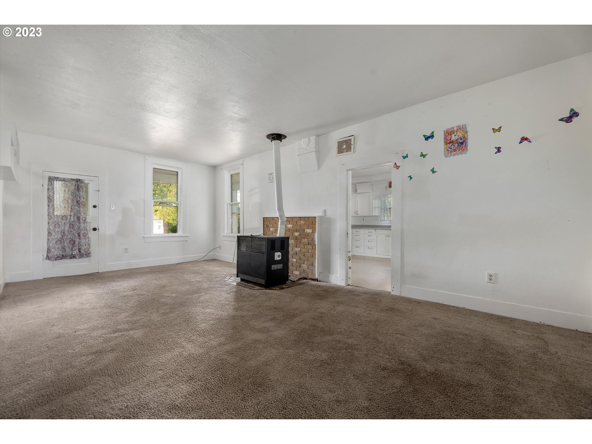 221 N 3RD ST