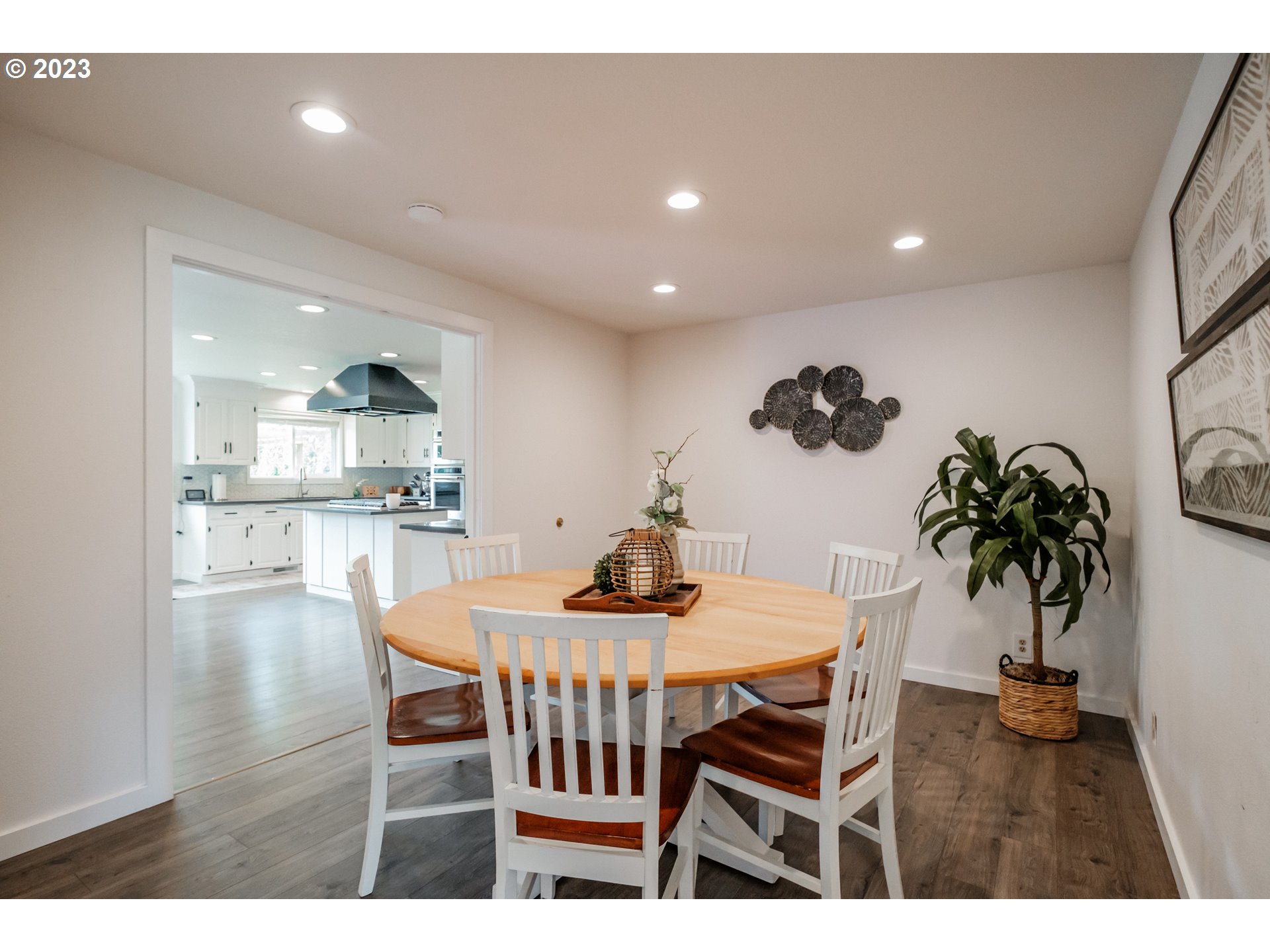 1916 MEADOWLARK DR