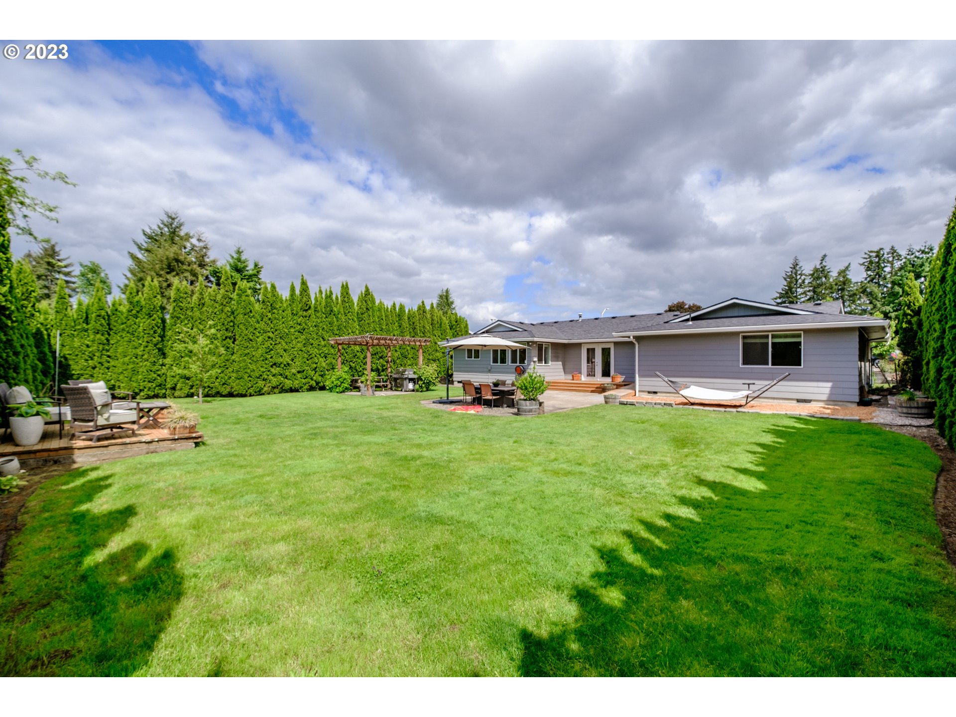 1916 MEADOWLARK DR