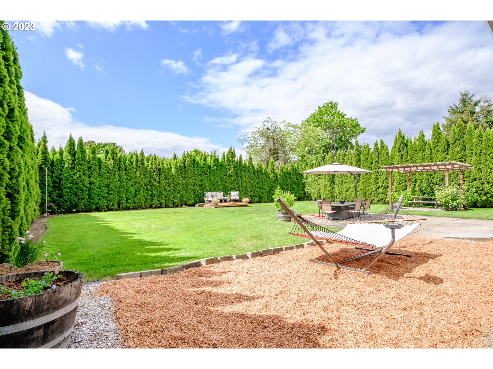 1916 MEADOWLARK DR
