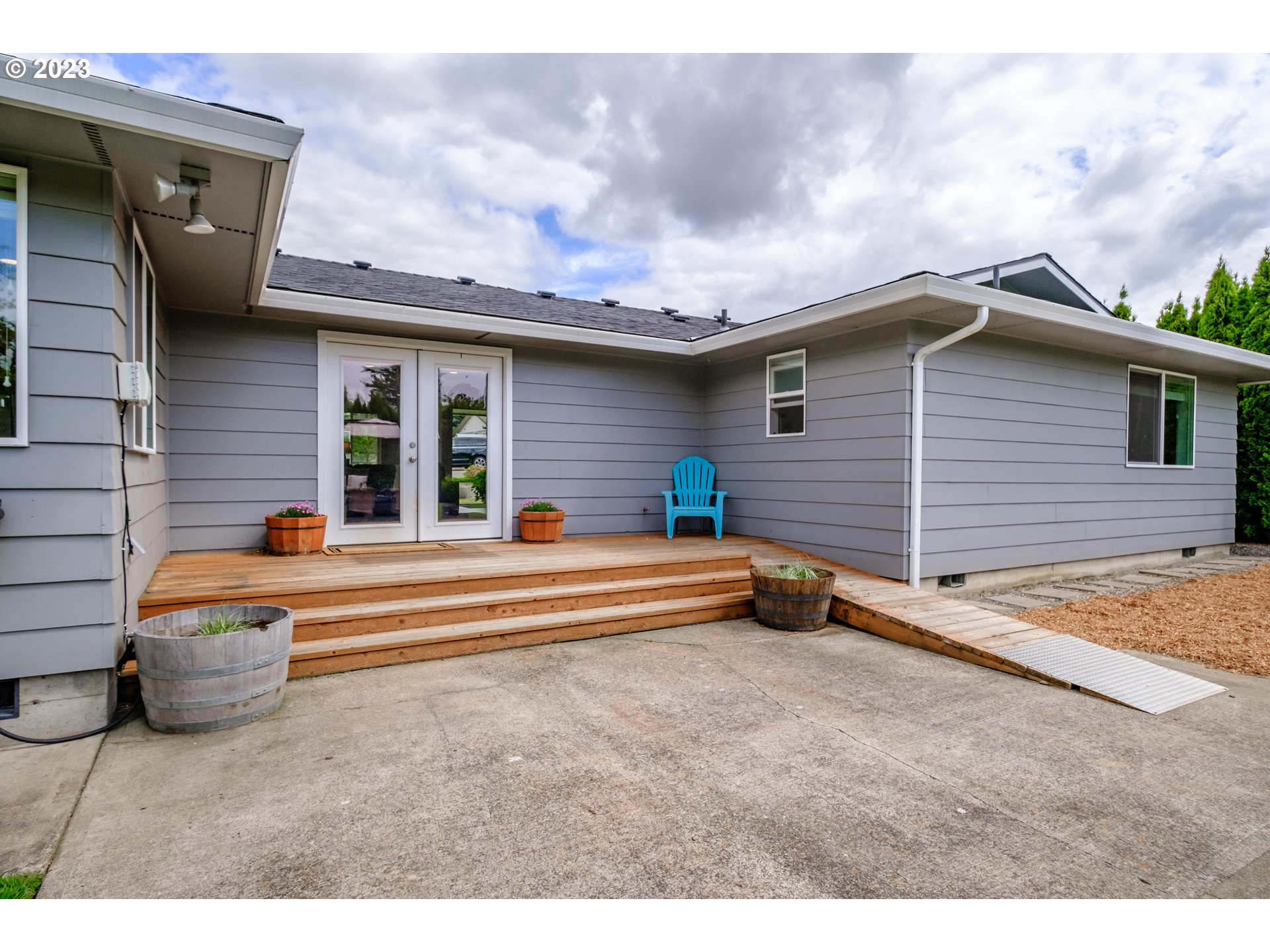 1916 MEADOWLARK DR