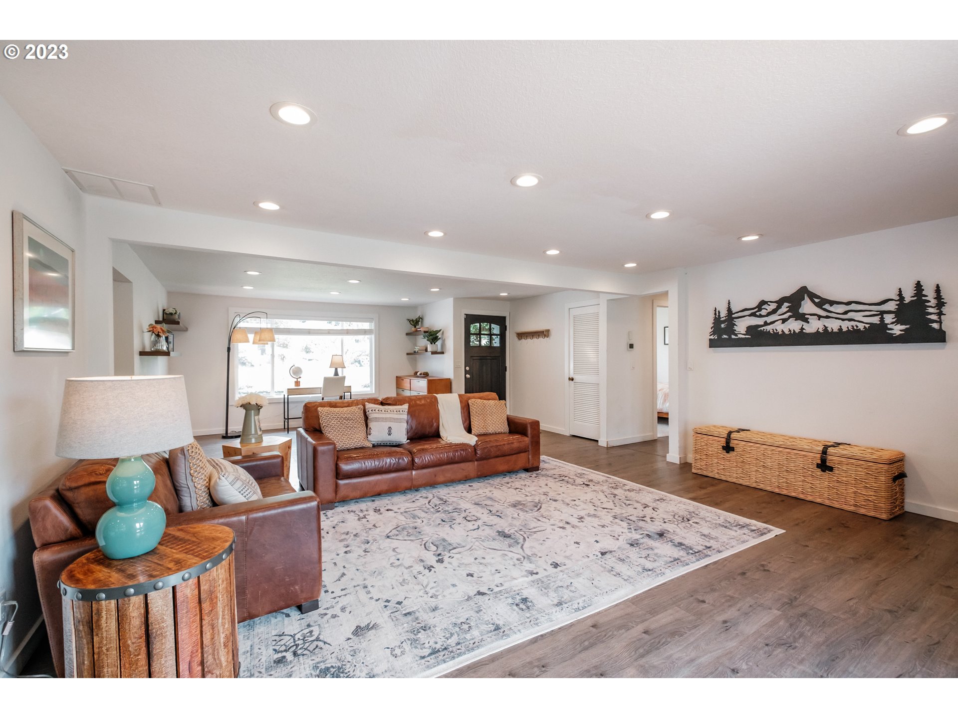 1916 MEADOWLARK DR