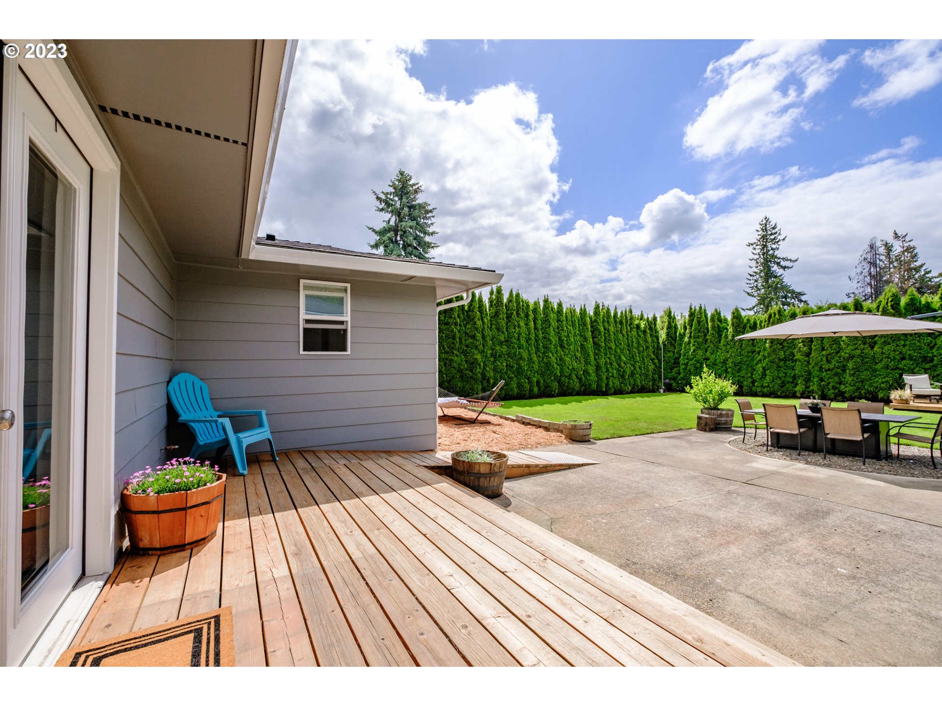 1916 MEADOWLARK DR
