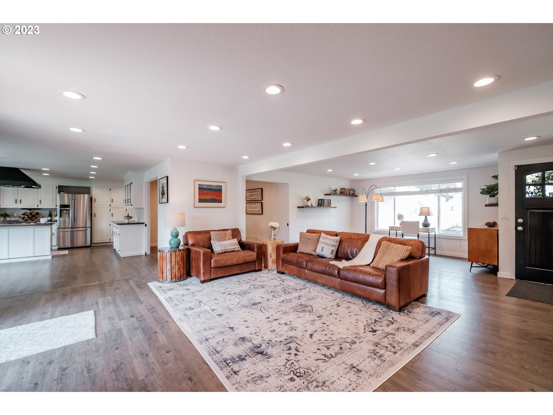 1916 MEADOWLARK DR