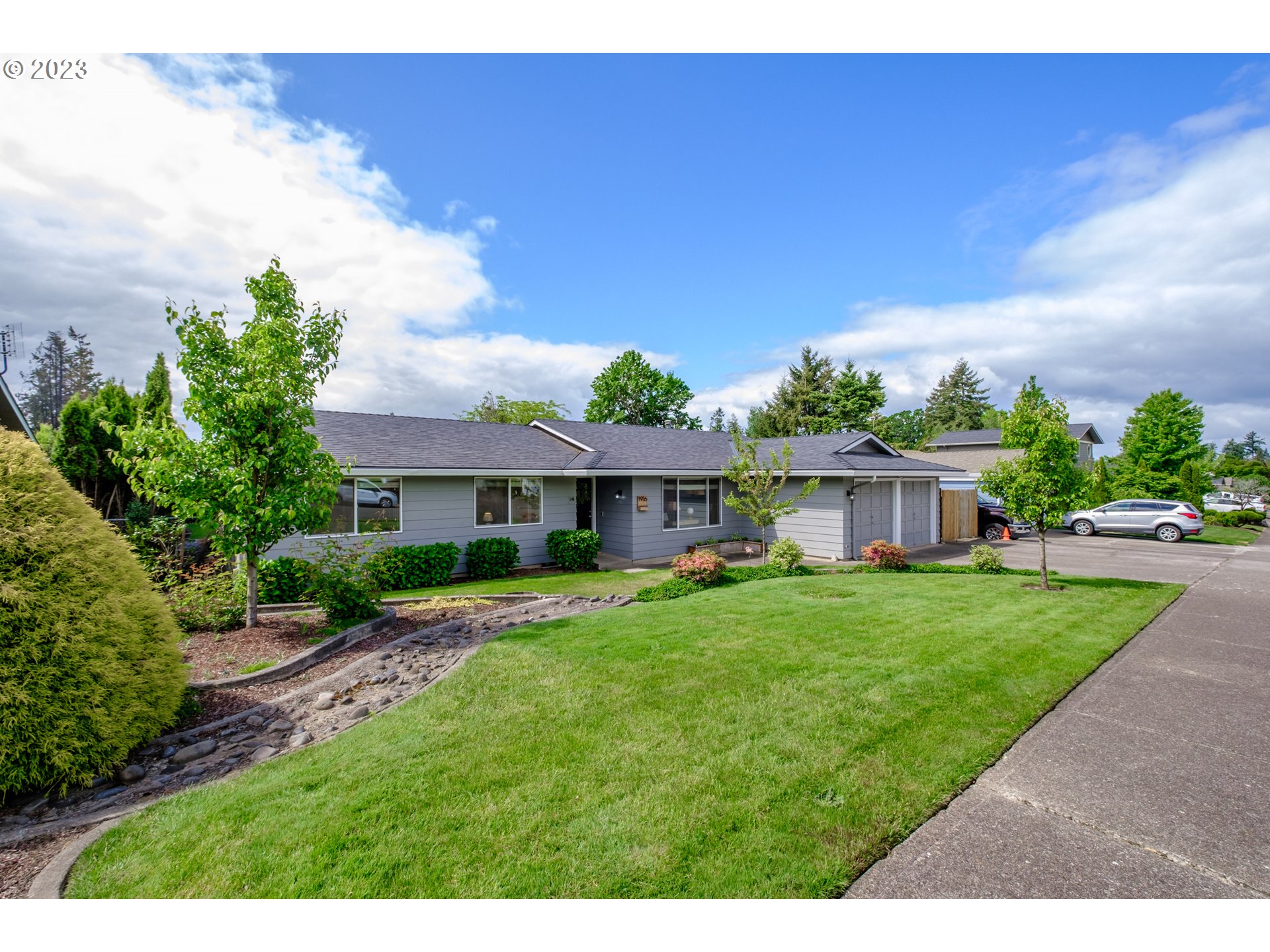 1916 MEADOWLARK DR