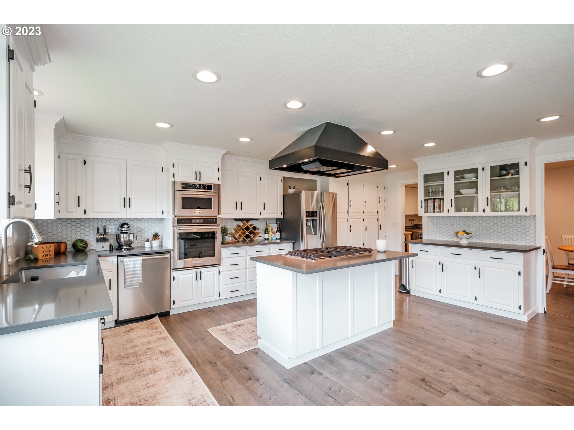 1916 MEADOWLARK DR