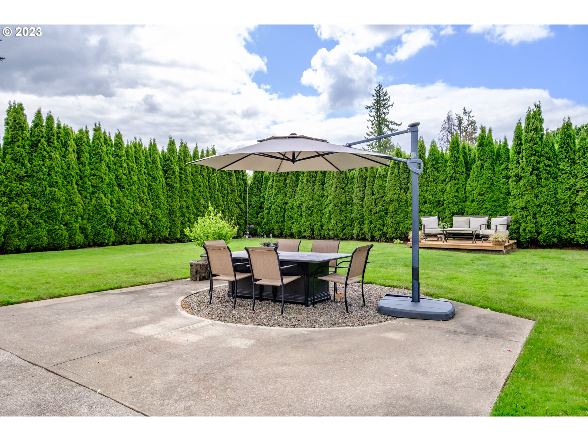 1916 MEADOWLARK DR