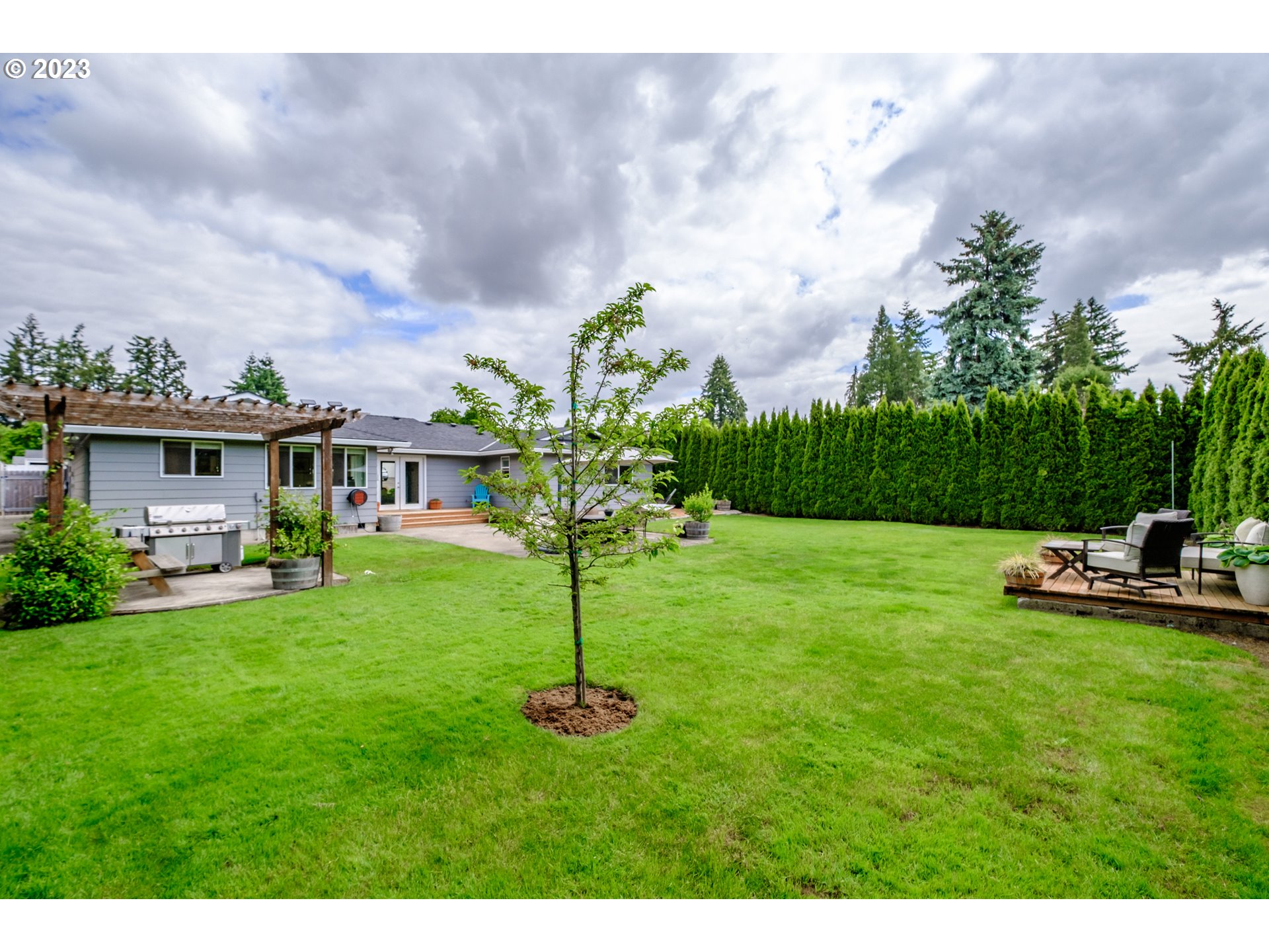 1916 MEADOWLARK DR