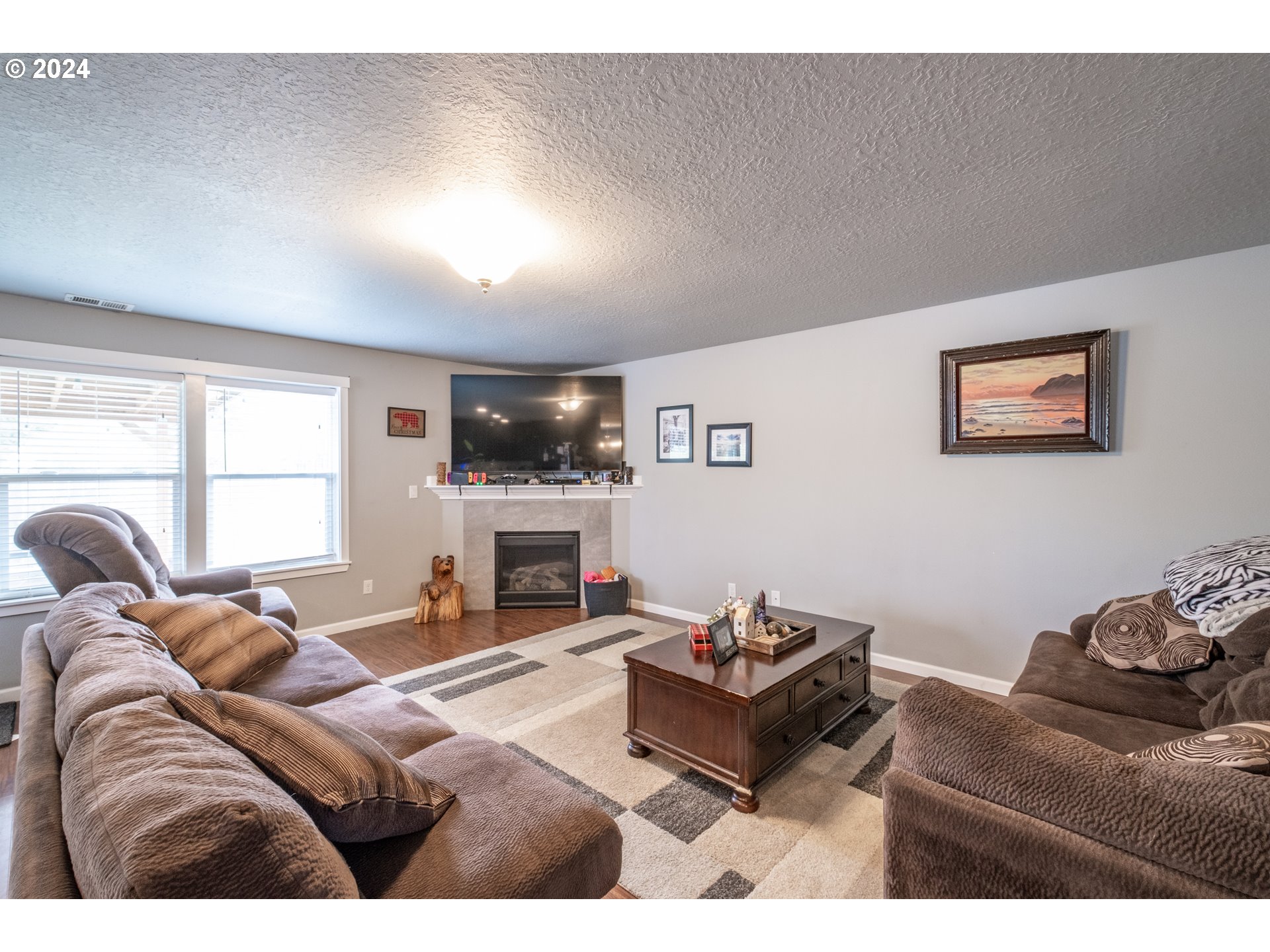 144 E JADON DR