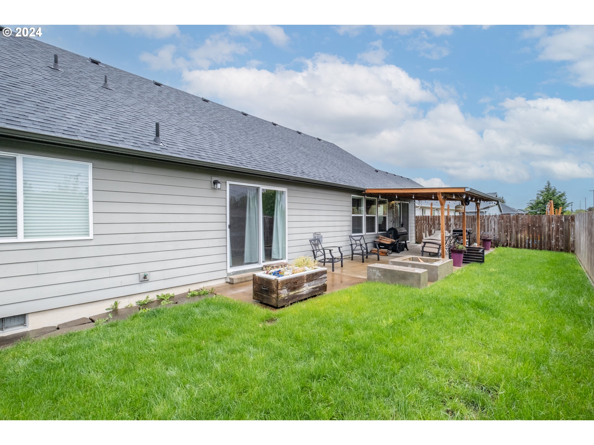144 E JADON DR