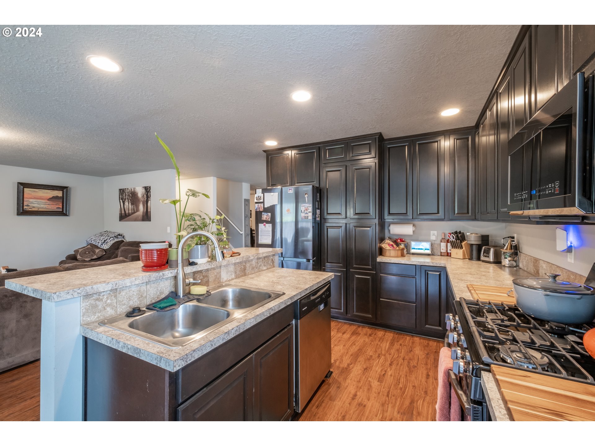 144 E JADON DR