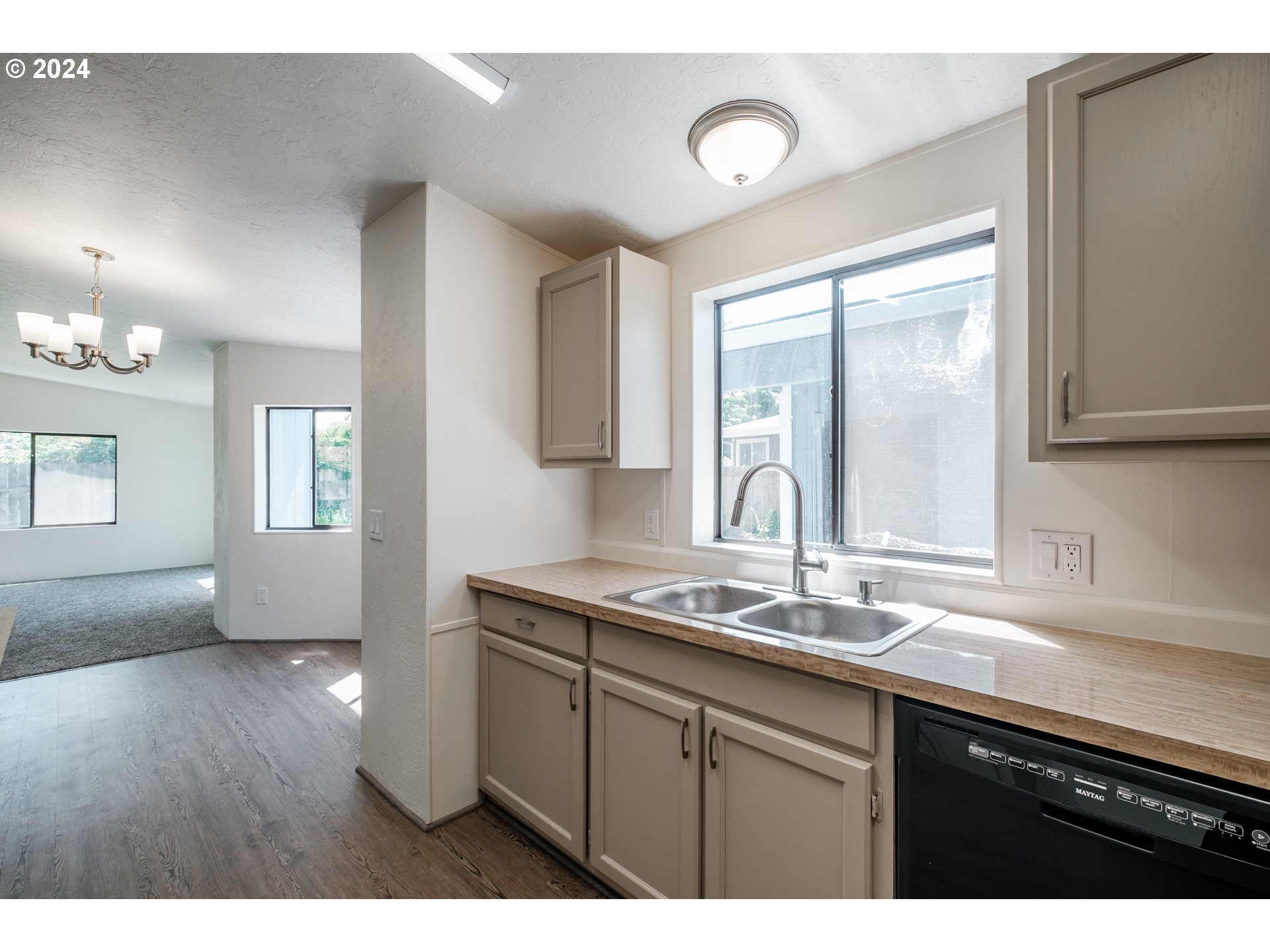3800 S MOUNTAIN VIEW DR