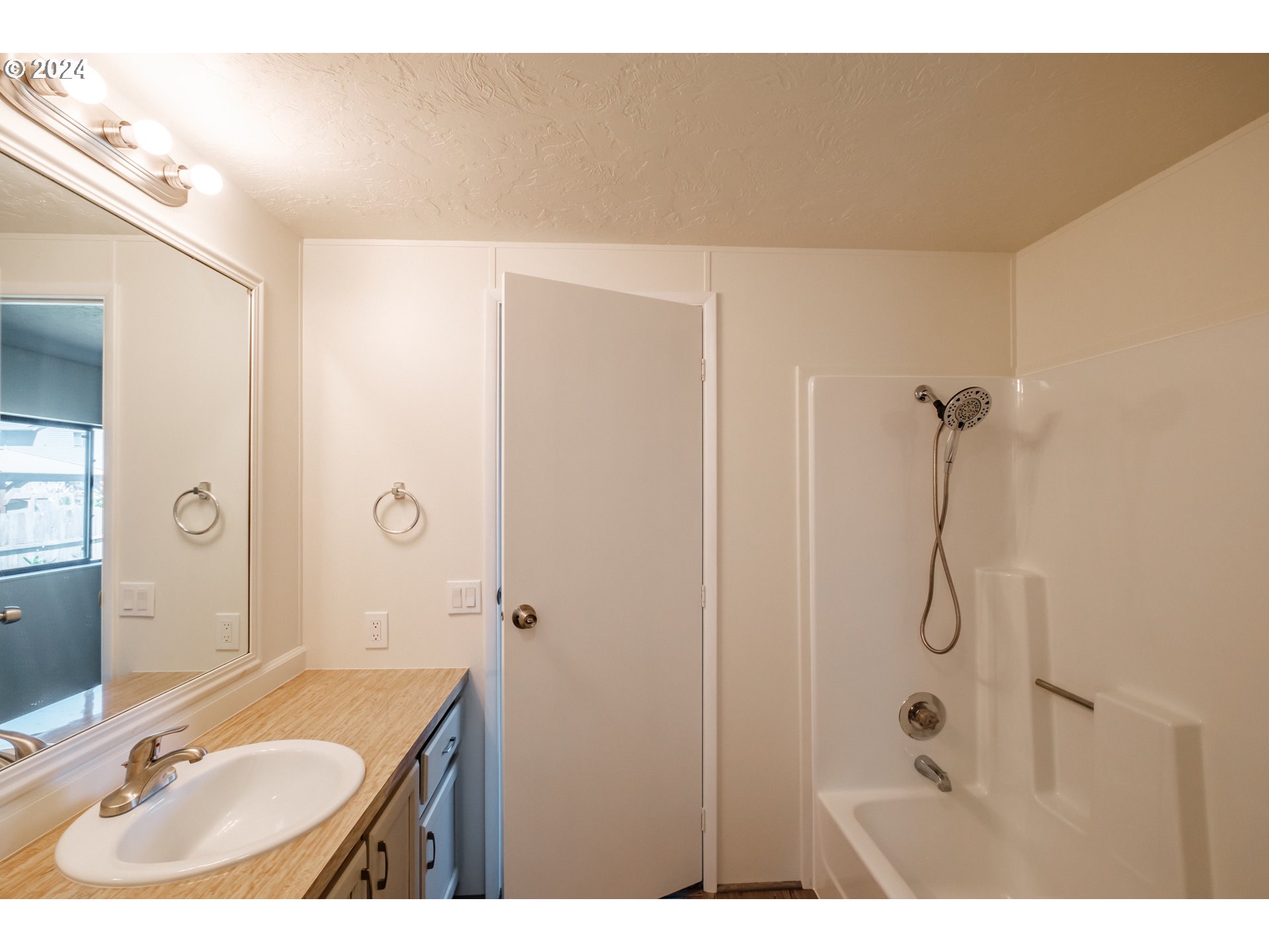 3800 S MOUNTAIN VIEW DR