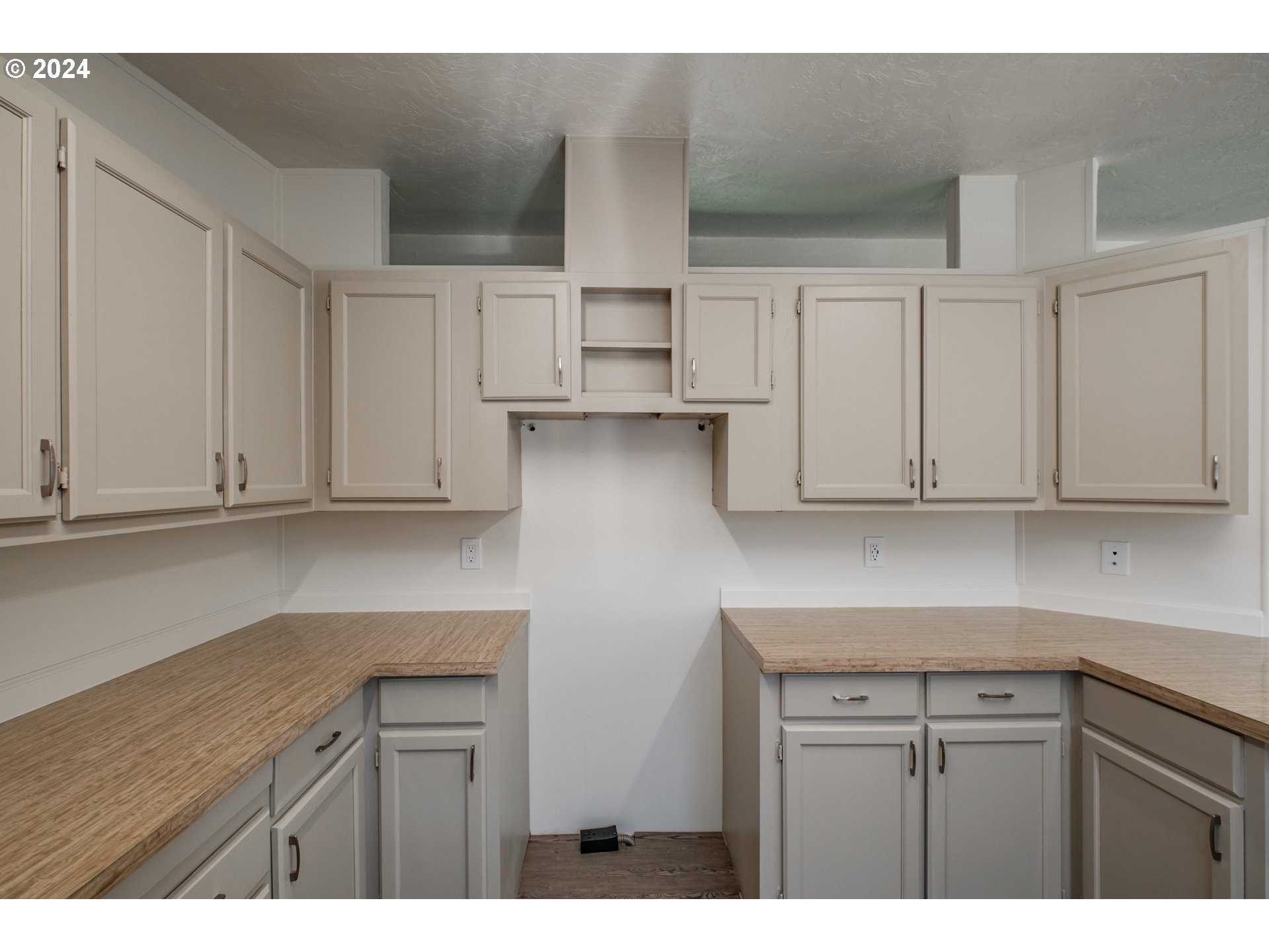 3800 S MOUNTAIN VIEW DR