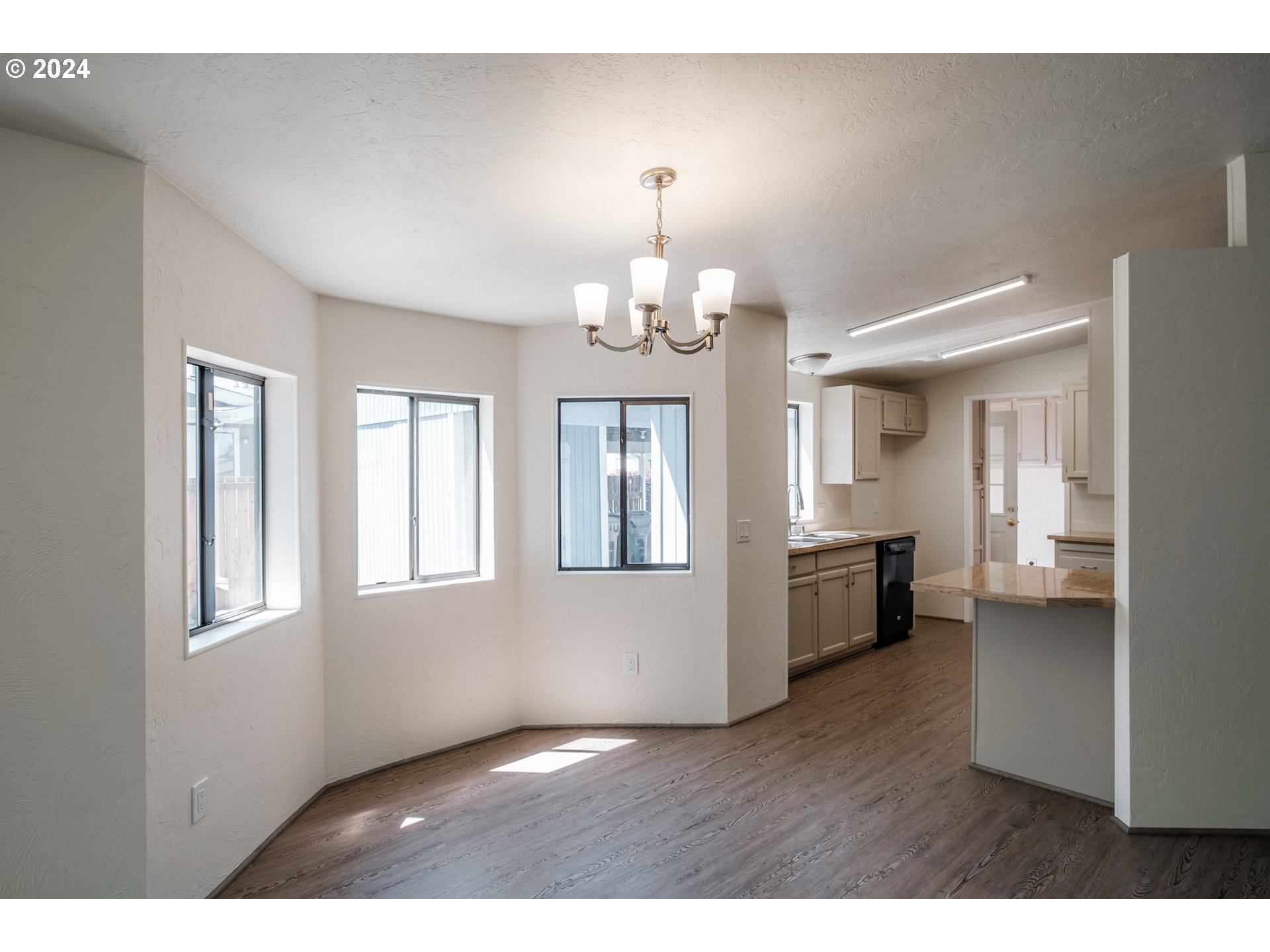 3800 S MOUNTAIN VIEW DR