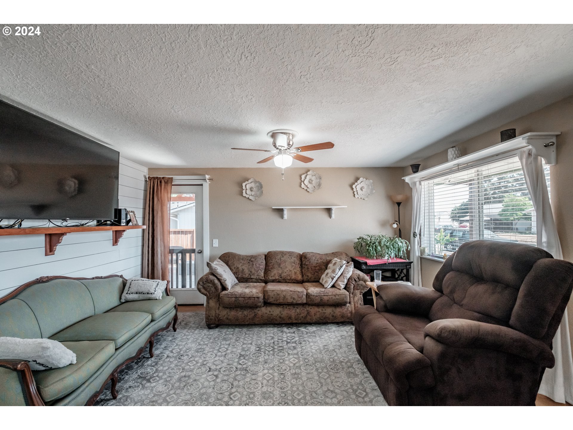 469 DELORES DR