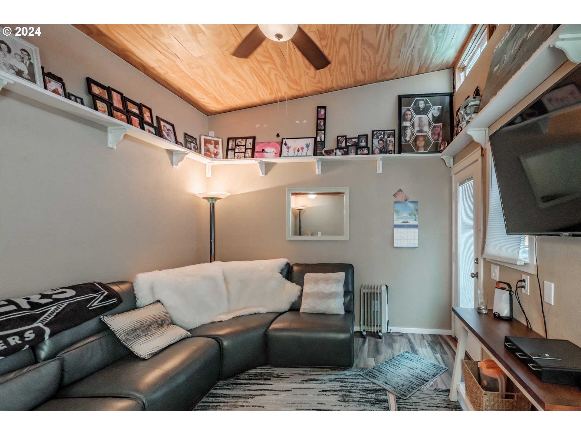 469 DELORES DR