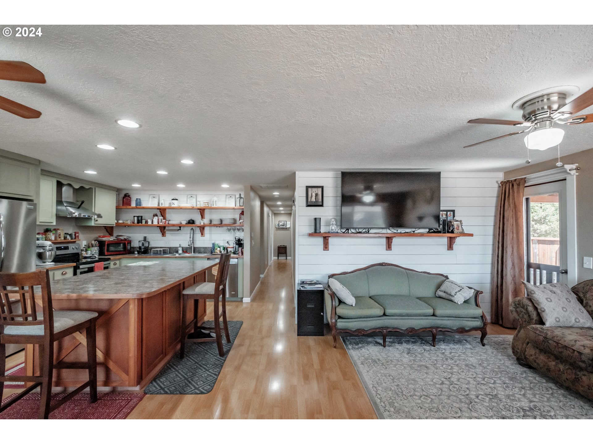 469 DELORES DR