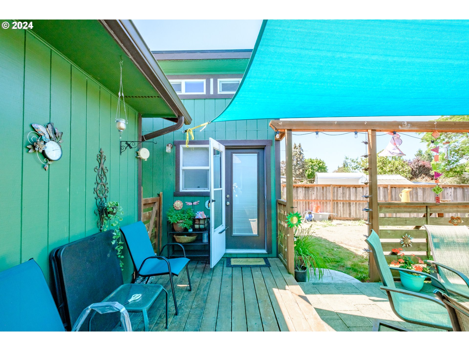 469 DELORES DR