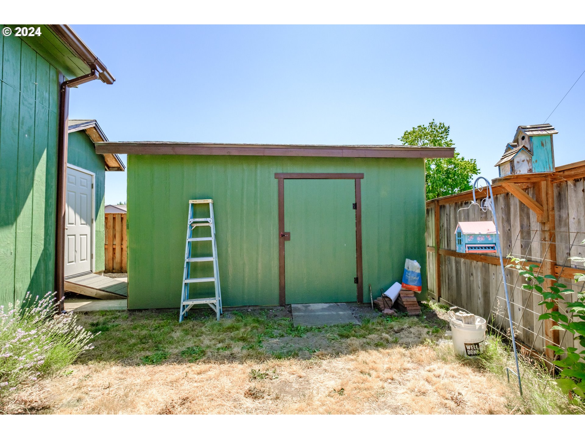 469 DELORES DR
