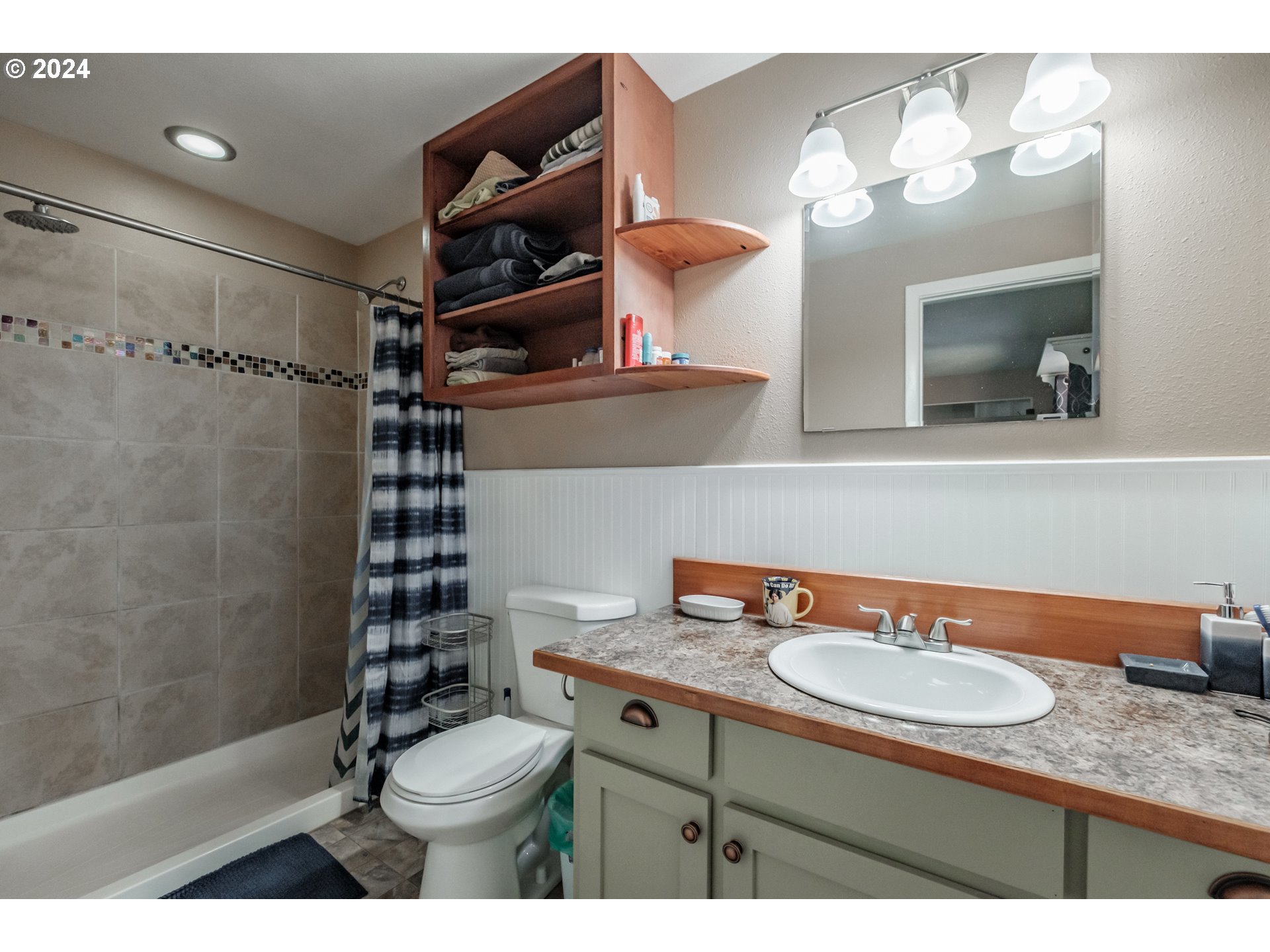 469 DELORES DR