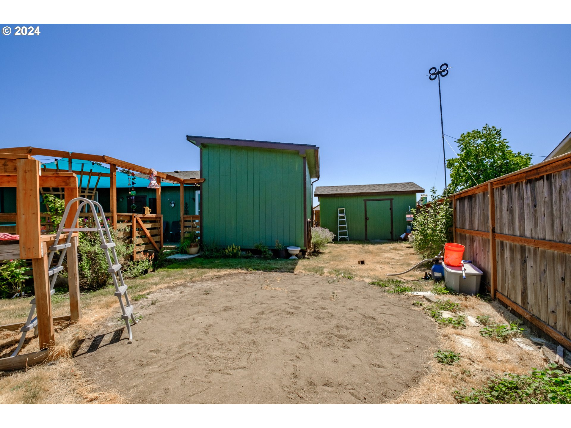 469 DELORES DR