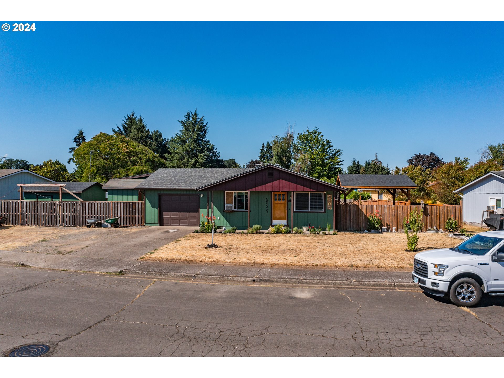 469 DELORES DR