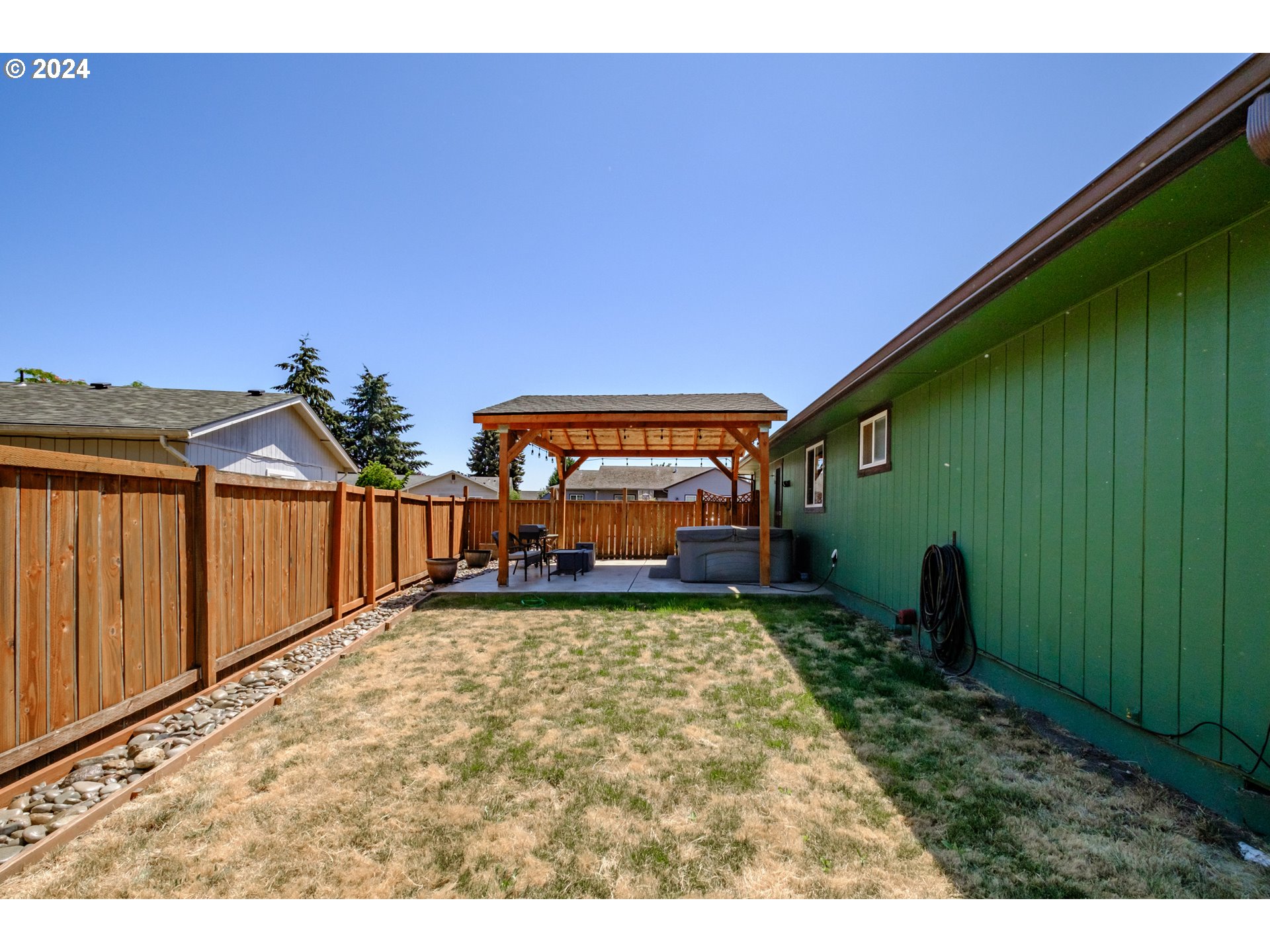 469 DELORES DR