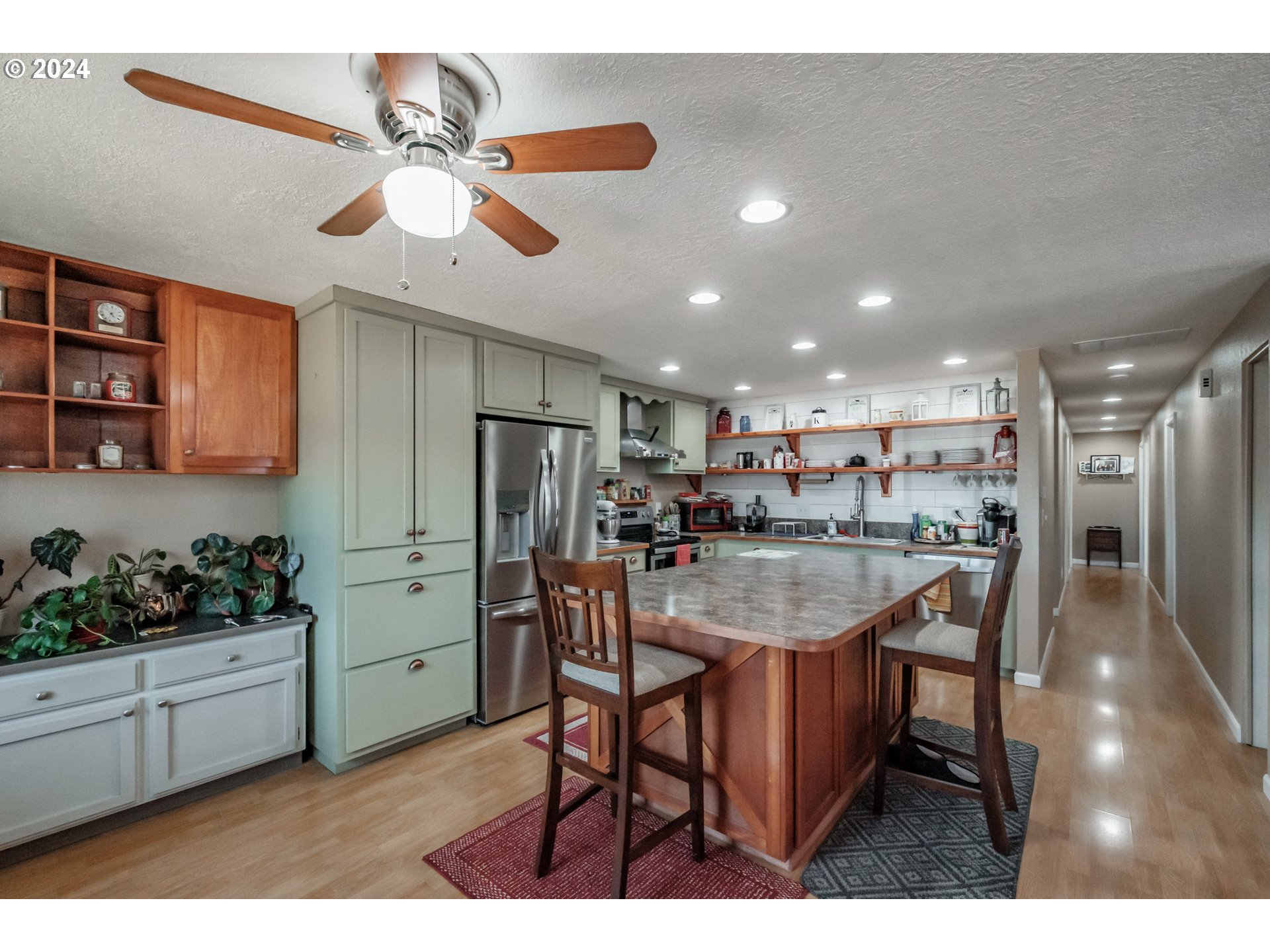469 DELORES DR