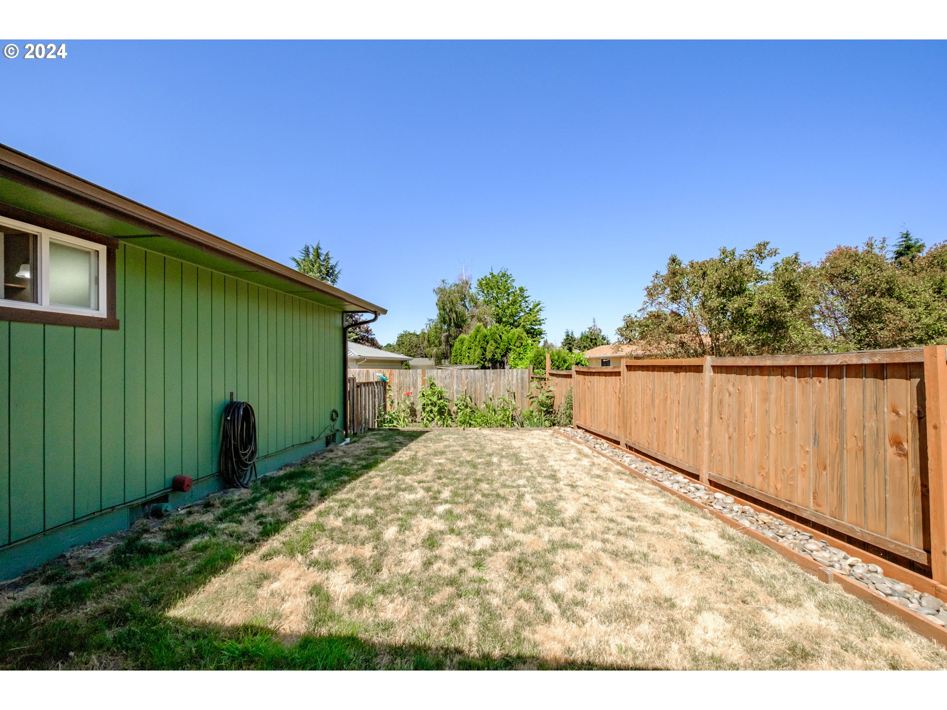469 DELORES DR