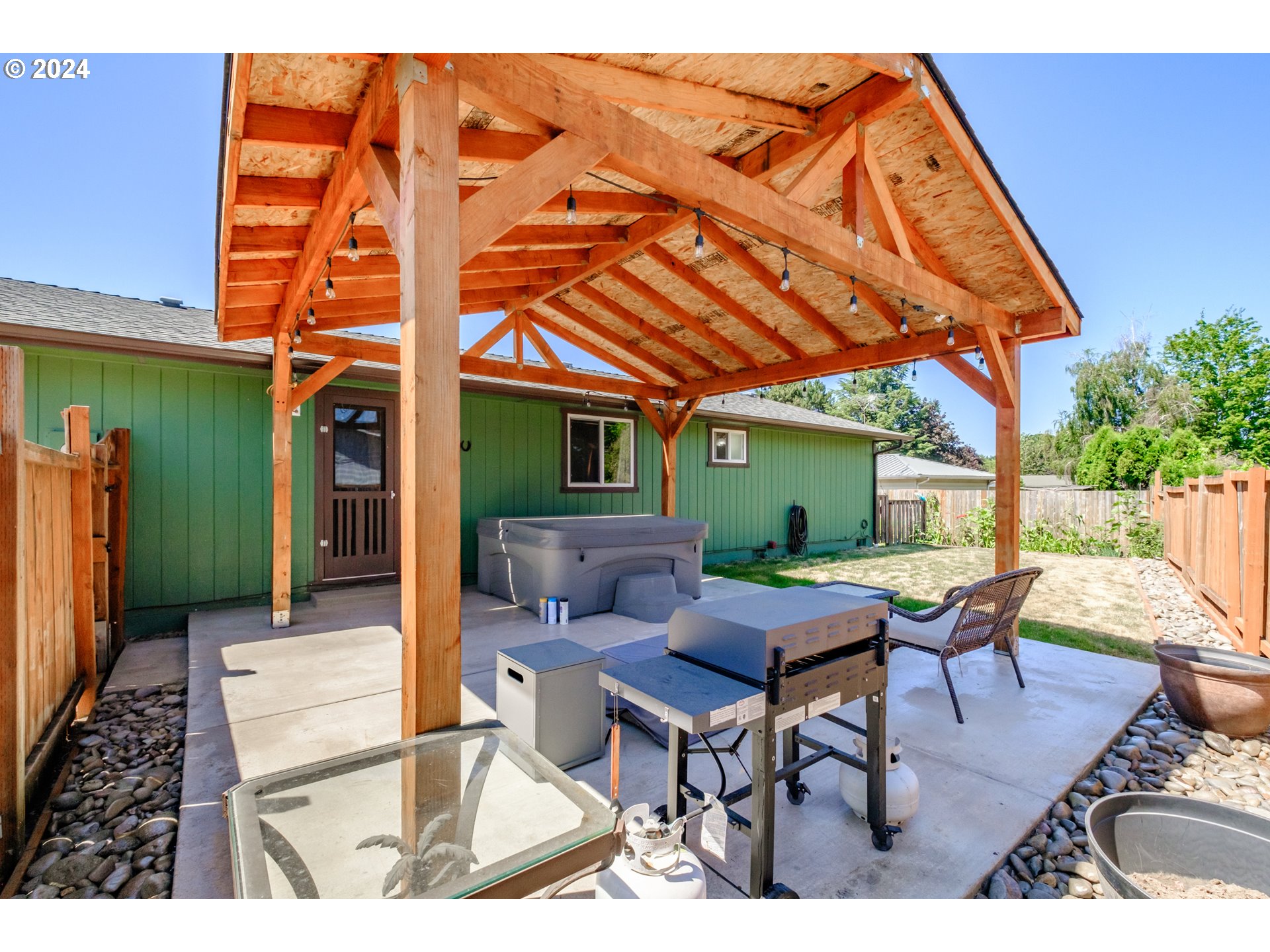 469 DELORES DR