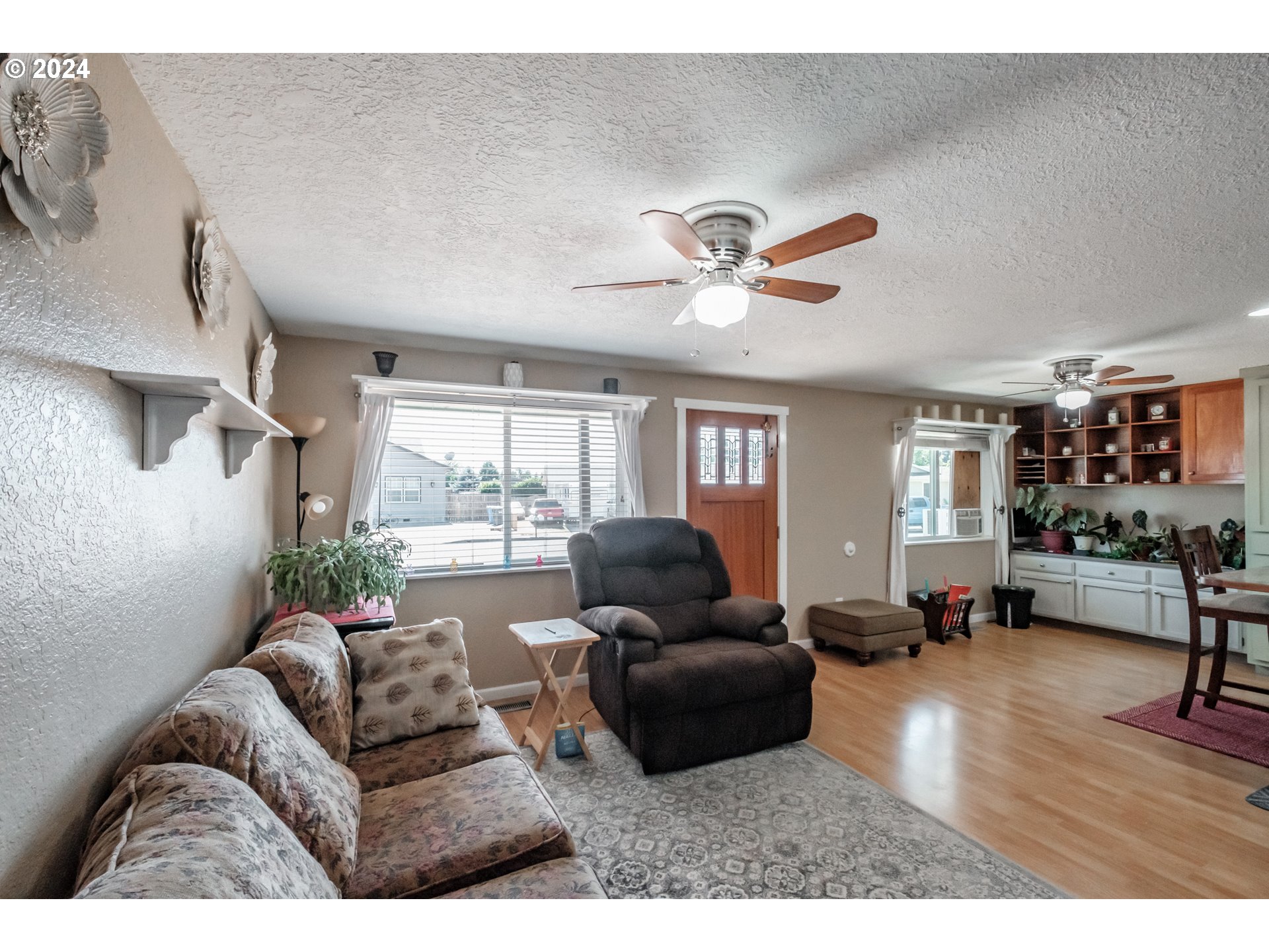 469 DELORES DR