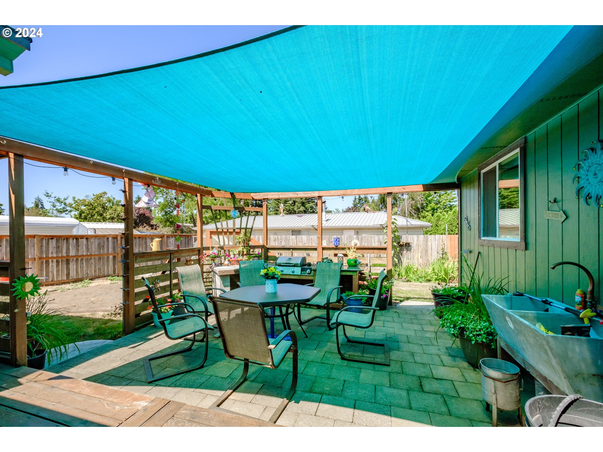 469 DELORES DR